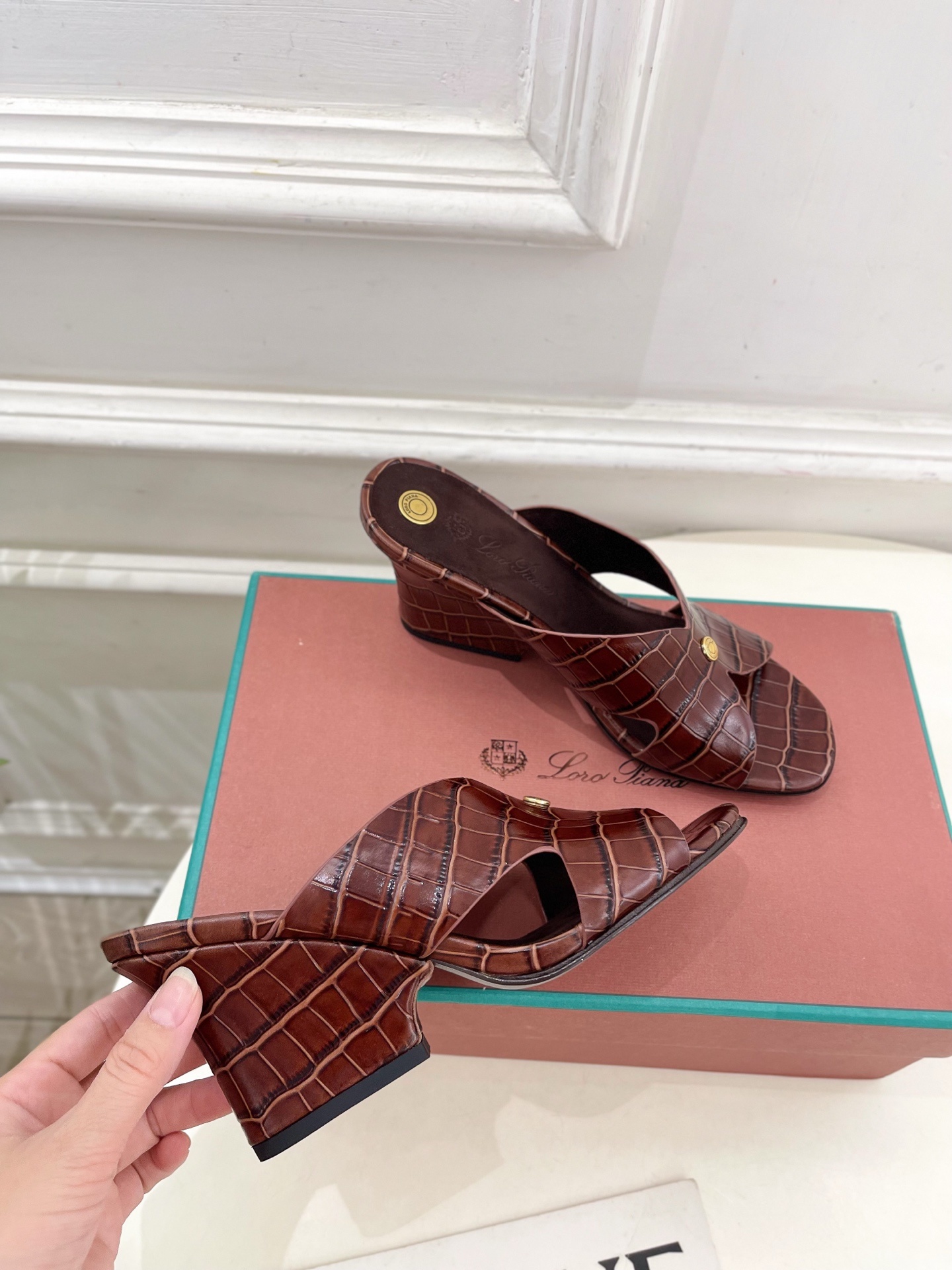 Loro Piana 乐悠翩雅 代购级别⚠️2025春夏新品 Vera女士凉拖鞋—————————
L