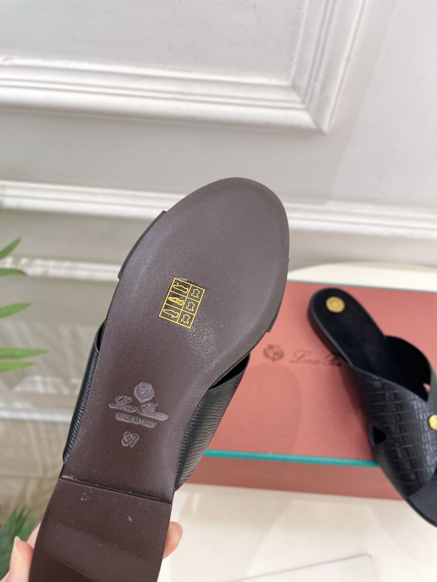 Loro Piana 乐悠翩雅 代购级别⚠️2025春夏新品 Vera女士凉拖鞋—————————
L