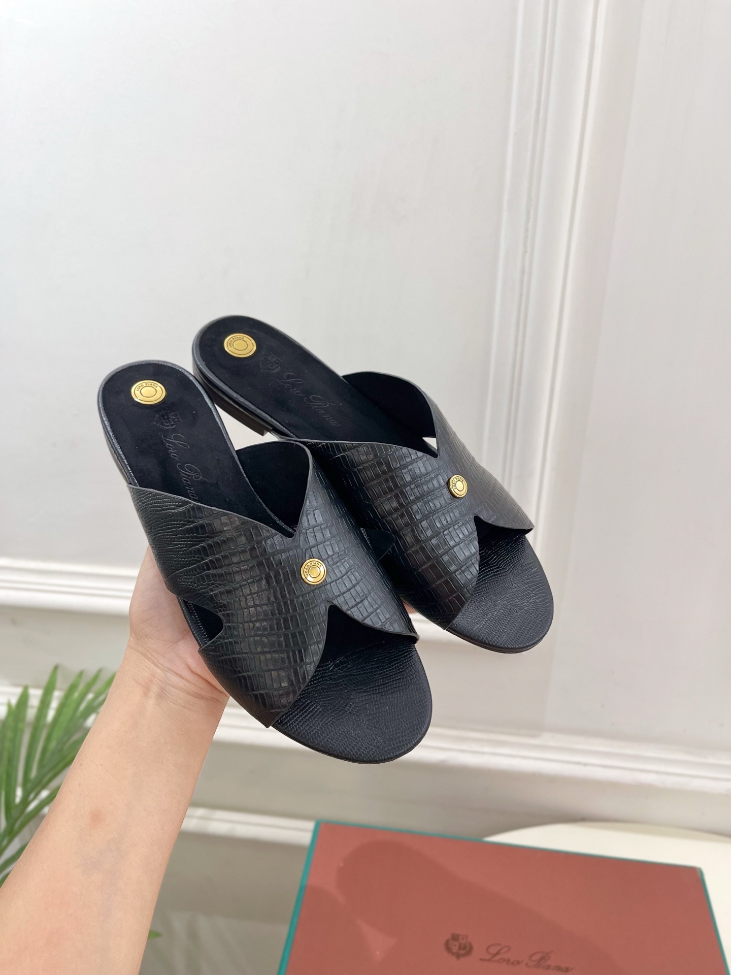 Loro Piana 乐悠翩雅 代购级别⚠️2025春夏新品 Vera女士凉拖鞋—————————
L