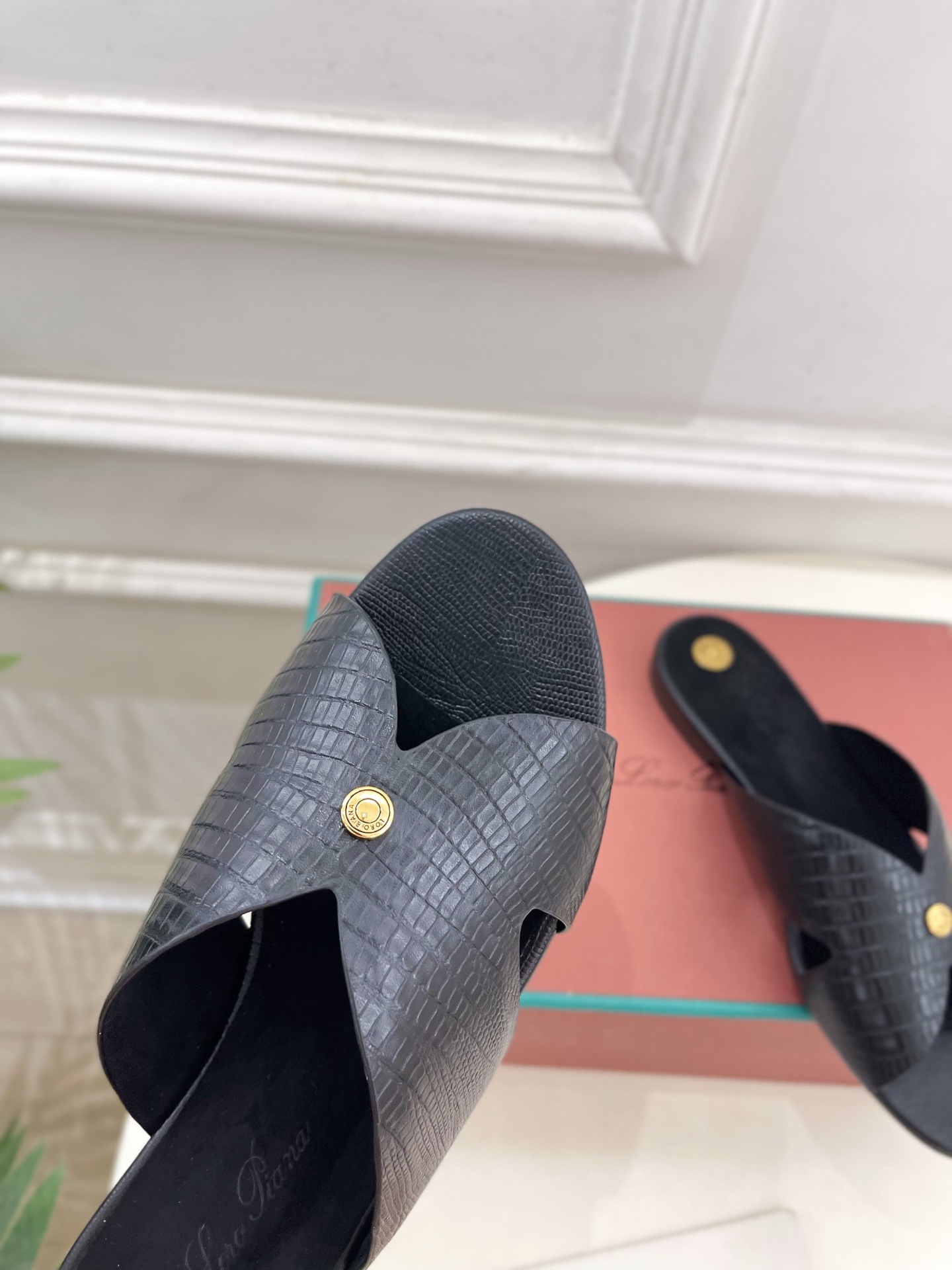 Loro Piana 乐悠翩雅 代购级别⚠️2025春夏新品 Vera女士凉拖鞋—————————
L