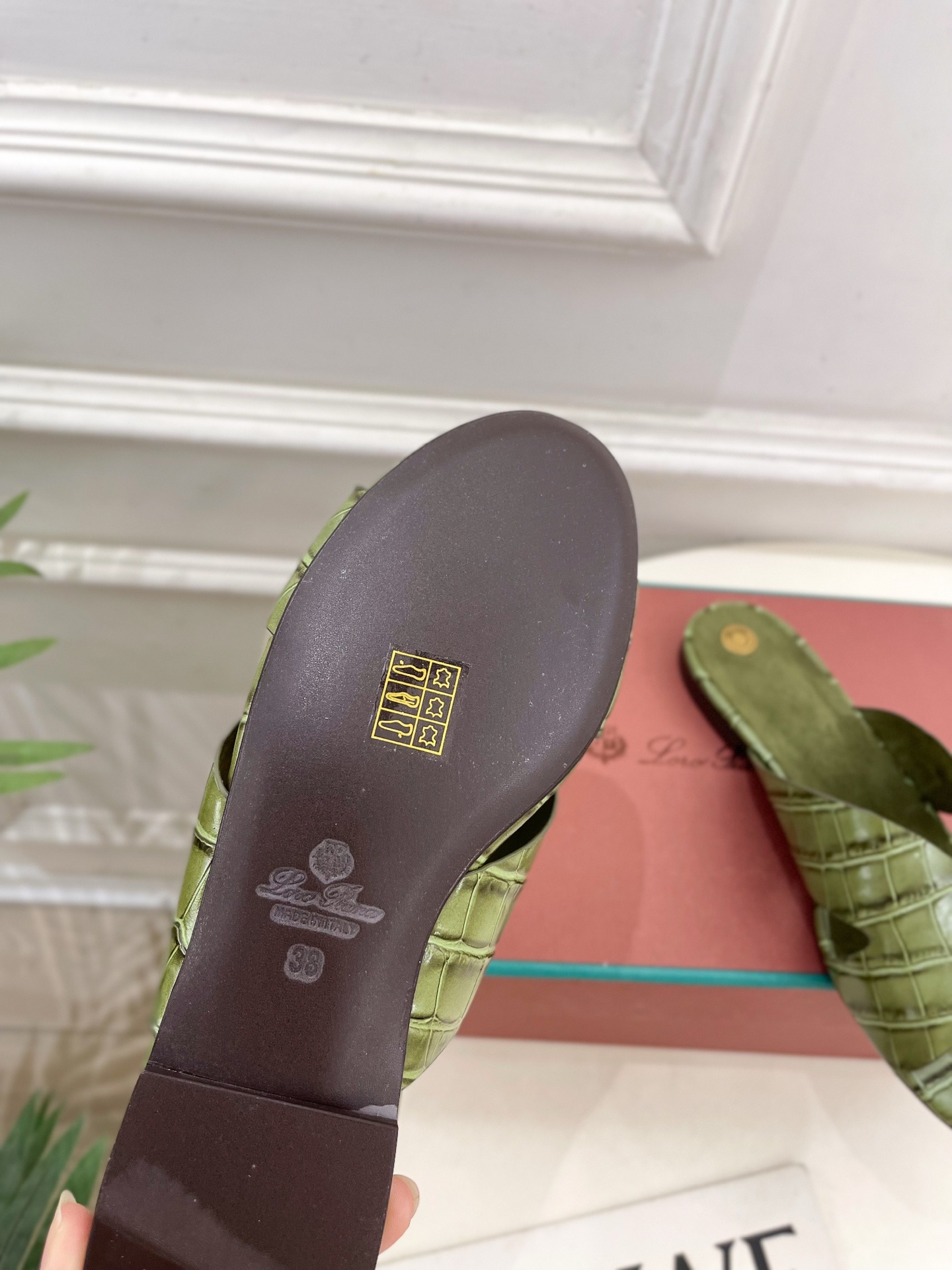 Loro Piana 乐悠翩雅 代购级别⚠️2025春夏新品 Vera女士凉拖鞋—————————
L