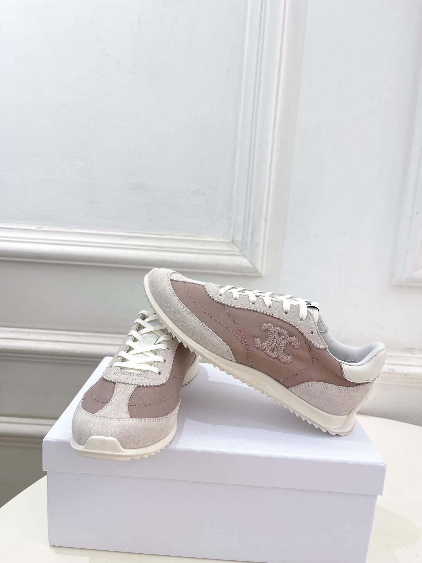 CELINE  | 赛琳  25𝐬𝐬 

💛2025春夏新品 RACER低帮运动鞋休闲鞋上新！

🔜 B