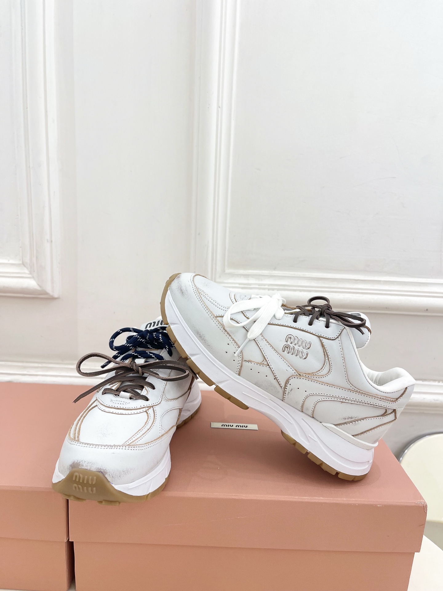 Miu Miu | 缪缪  25𝐬𝐬

🖤2025早春新品 专柜主打最新走秀款 美式复古风老爹鞋运动鞋火