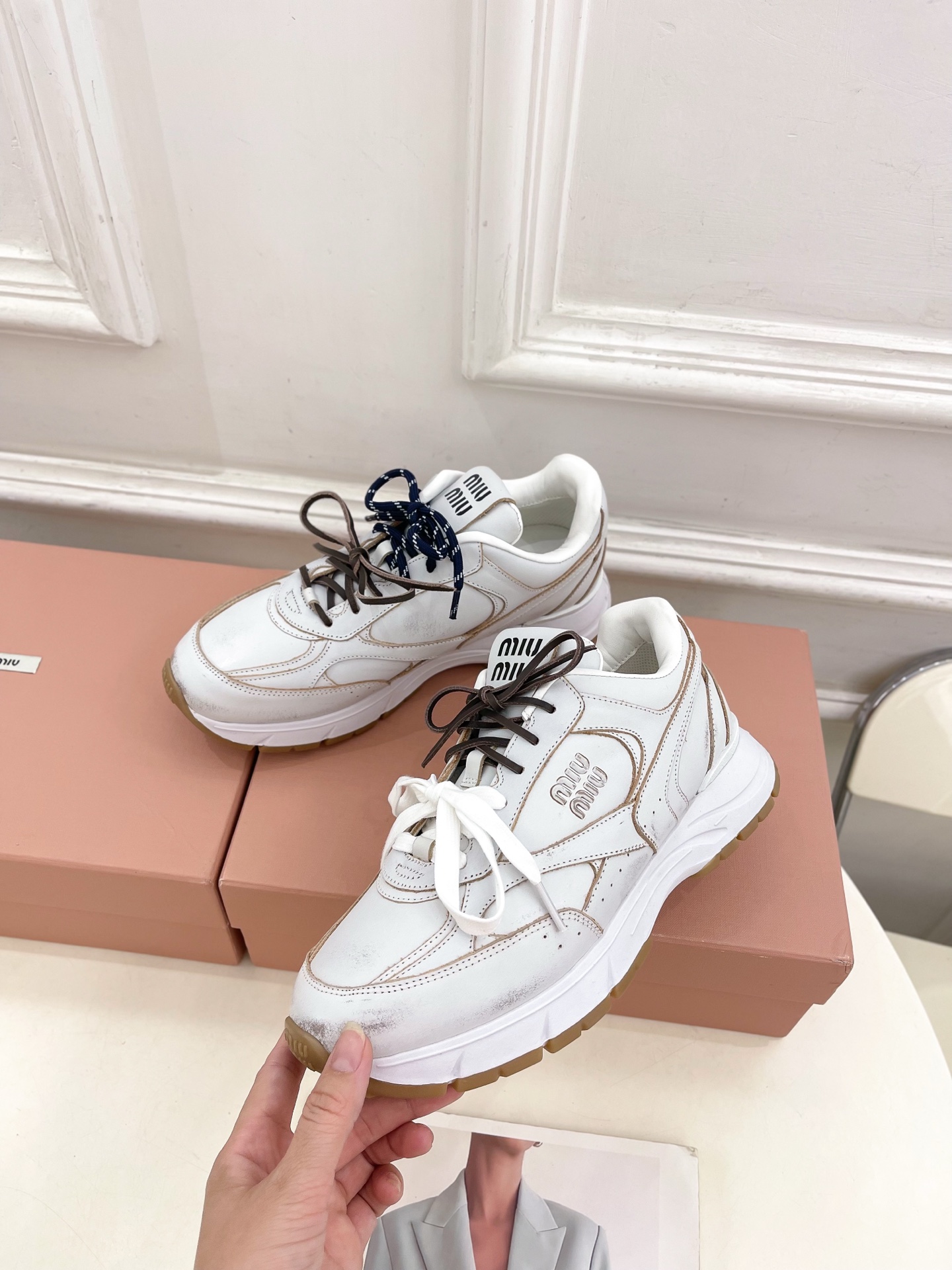 Miu Miu | 缪缪  25𝐬𝐬

🖤2025早春新品 专柜主打最新走秀款 美式复古风老爹鞋运动鞋火