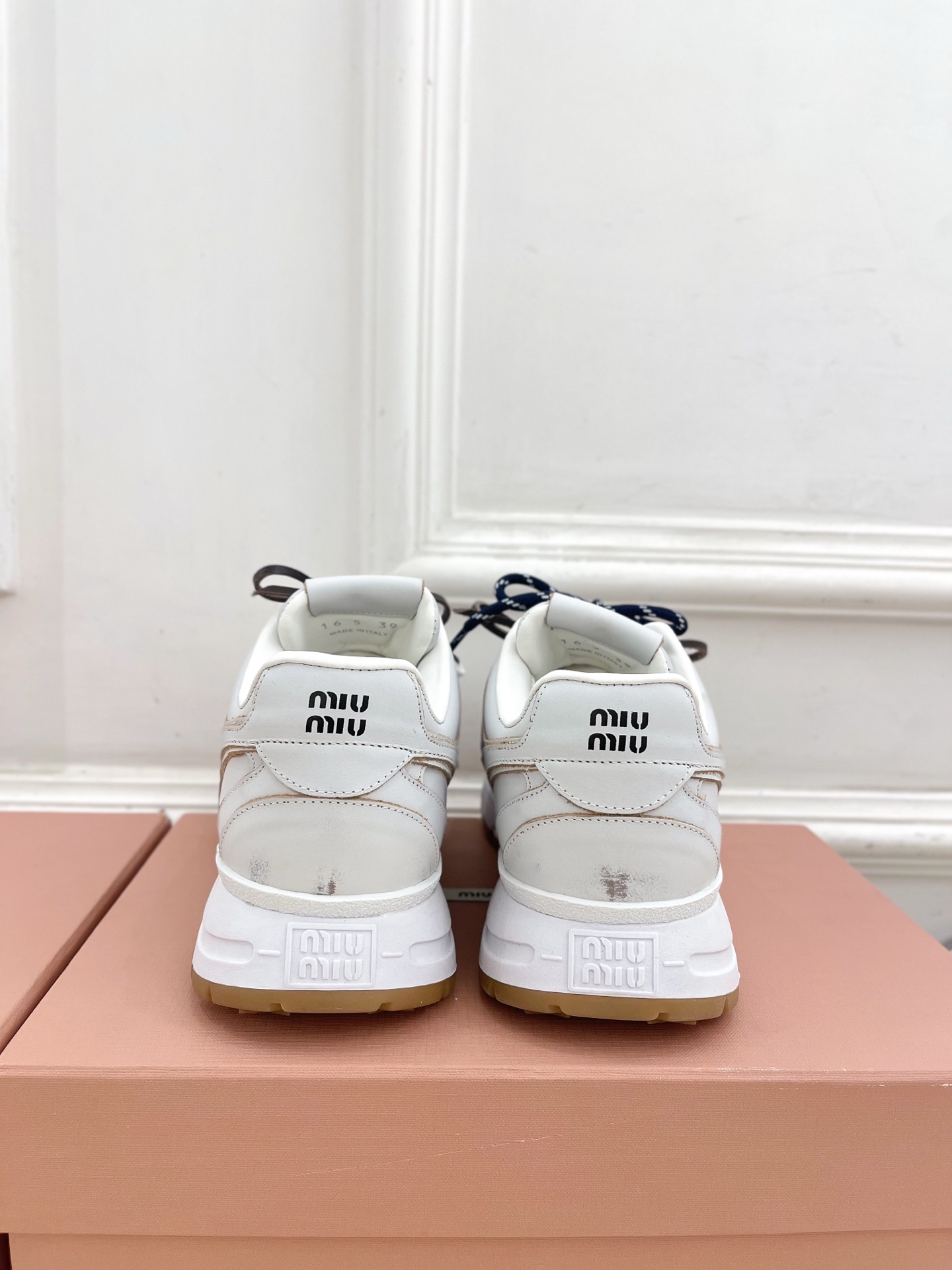 Miu Miu | 缪缪  25𝐬𝐬

🖤2025早春新品 专柜主打最新走秀款 美式复古风老爹鞋运动鞋火