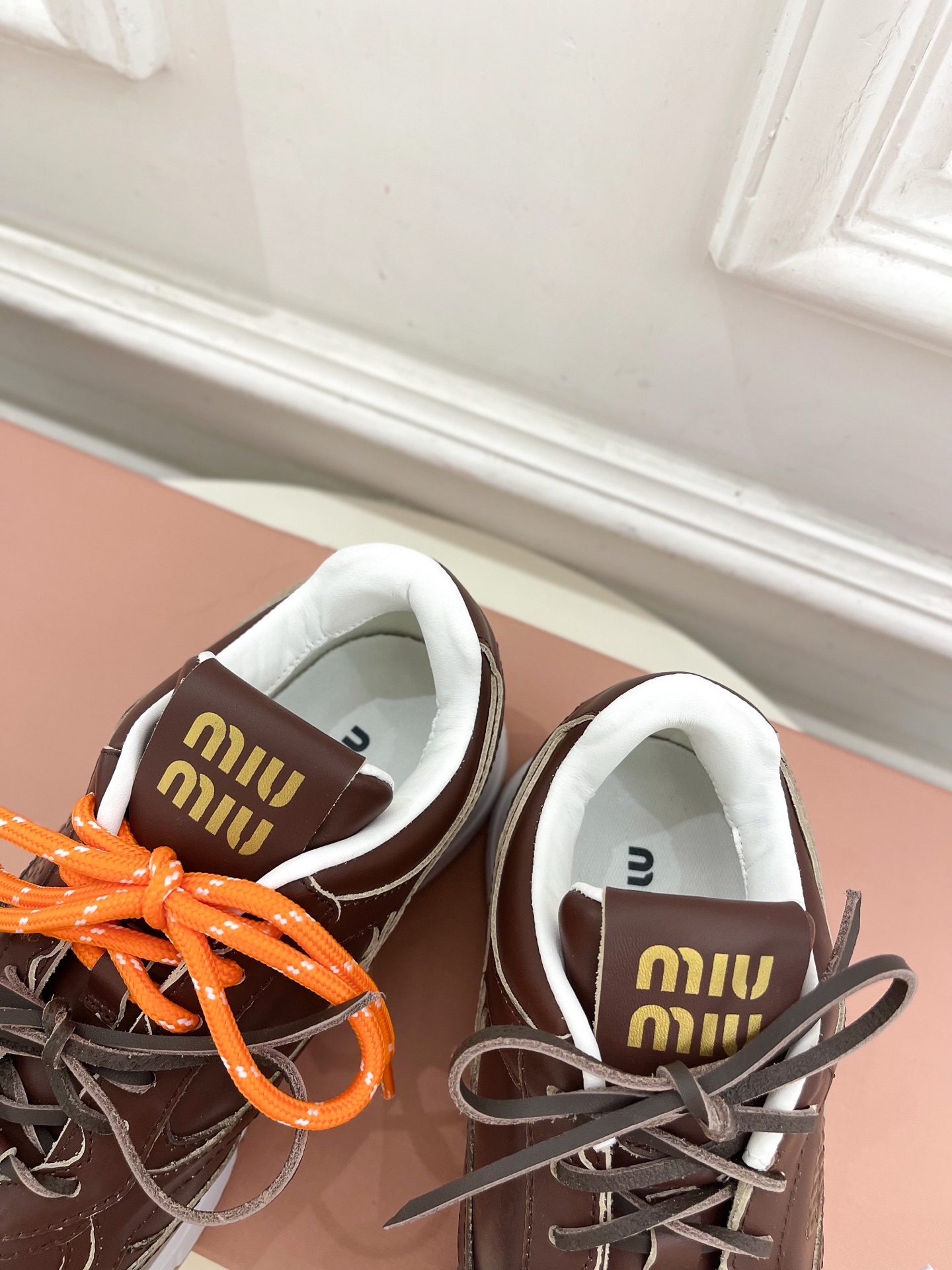 Miu Miu | 缪缪  25𝐬𝐬

🖤2025早春新品 专柜主打最新走秀款 美式复古风老爹鞋运动鞋火