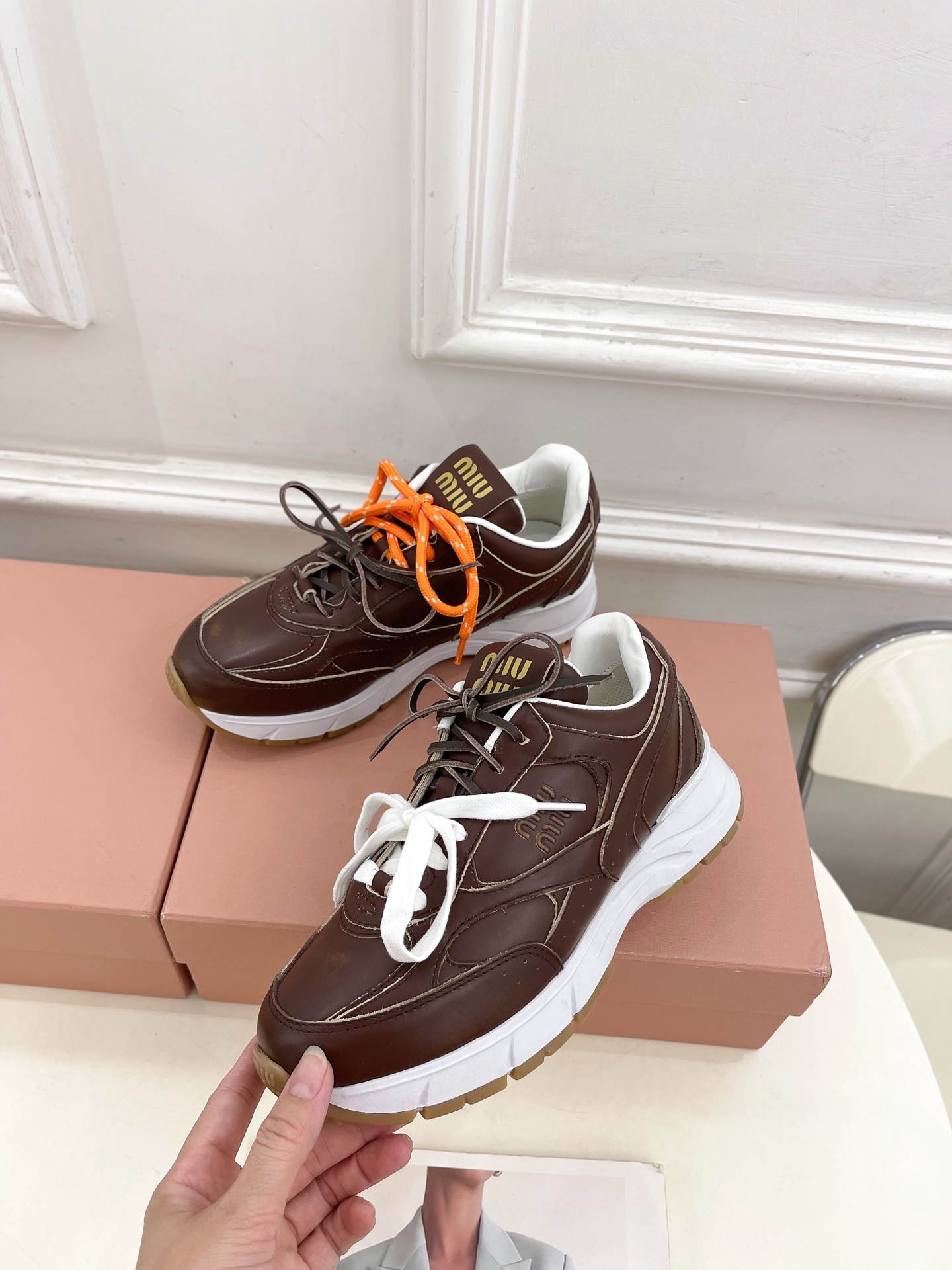 Miu Miu | 缪缪  25𝐬𝐬

🖤2025早春新品 专柜主打最新走秀款 美式复古风老爹鞋运动鞋火