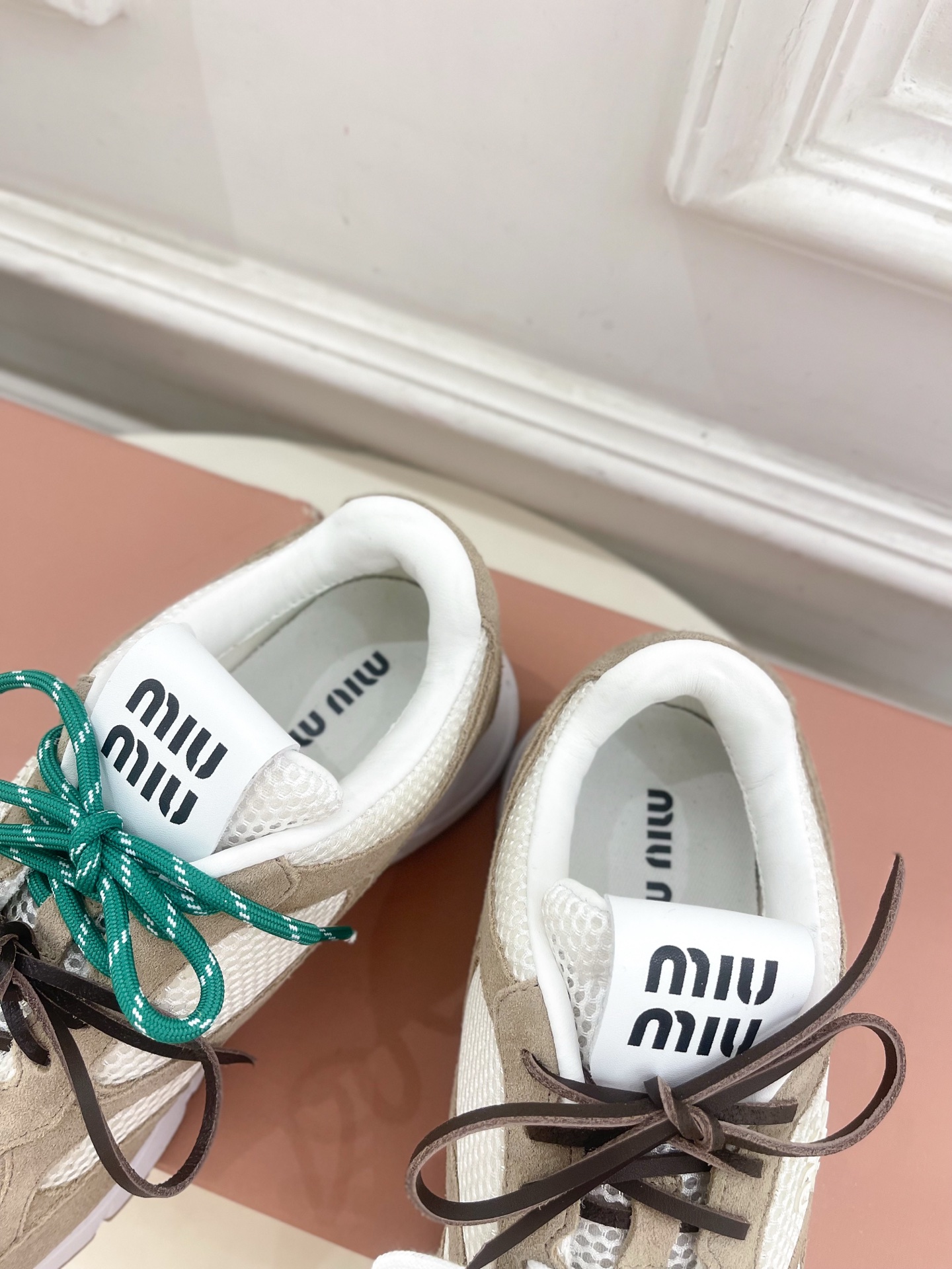 Miu Miu | 缪缪  25𝐬𝐬

🖤2025早春新品 专柜主打最新走秀款 美式复古风老爹鞋运动鞋火