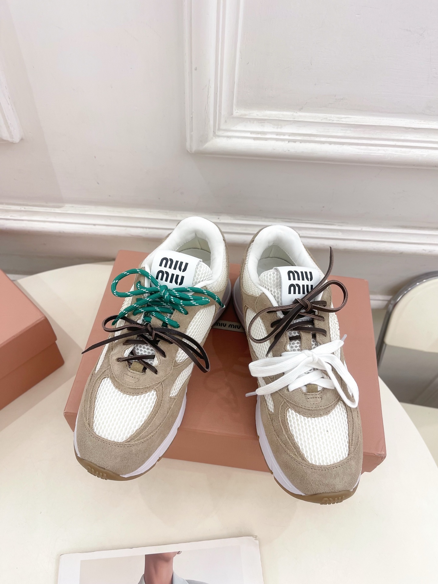 Miu Miu | 缪缪  25𝐬𝐬

🖤2025早春新品 专柜主打最新走秀款 美式复古风老爹鞋运动鞋火