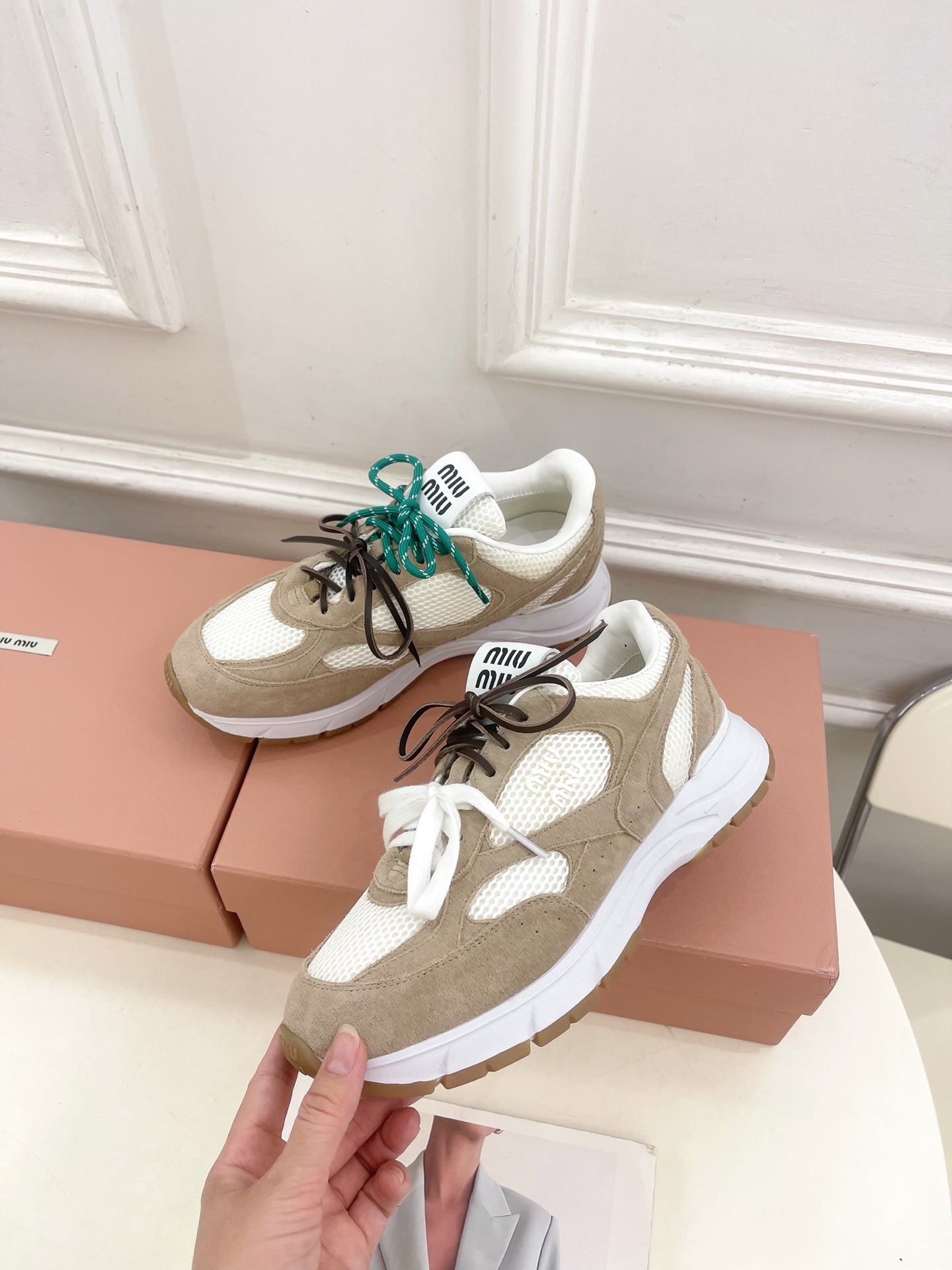Miu Miu | 缪缪  25𝐬𝐬

🖤2025早春新品 专柜主打最新走秀款 美式复古风老爹鞋运动鞋火