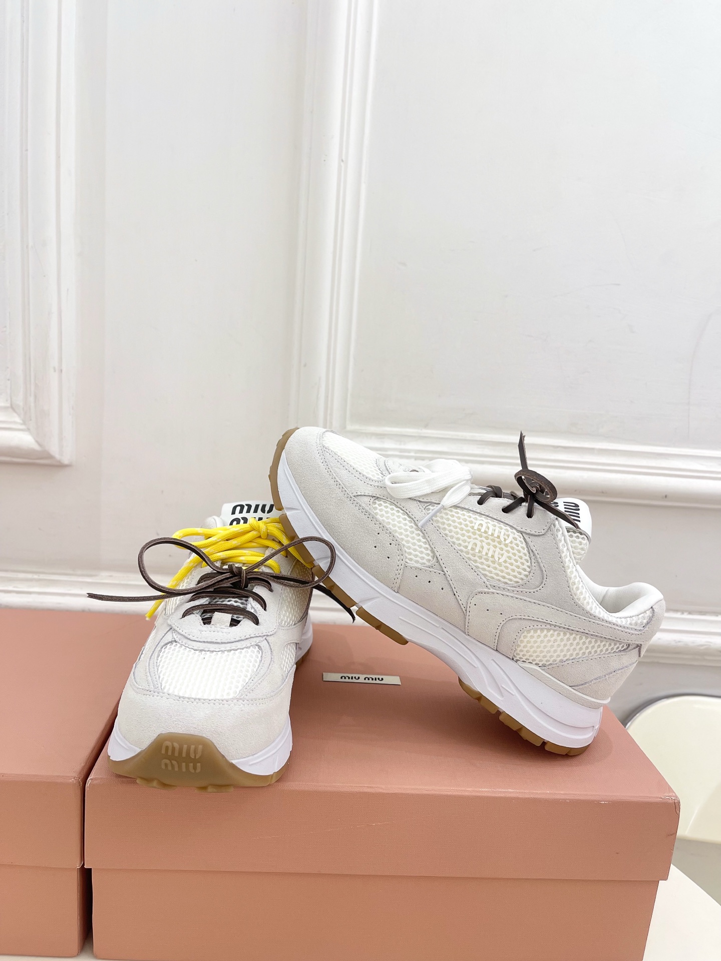 Miu Miu | 缪缪  25𝐬𝐬

🖤2025早春新品 专柜主打最新走秀款 美式复古风老爹鞋运动鞋火