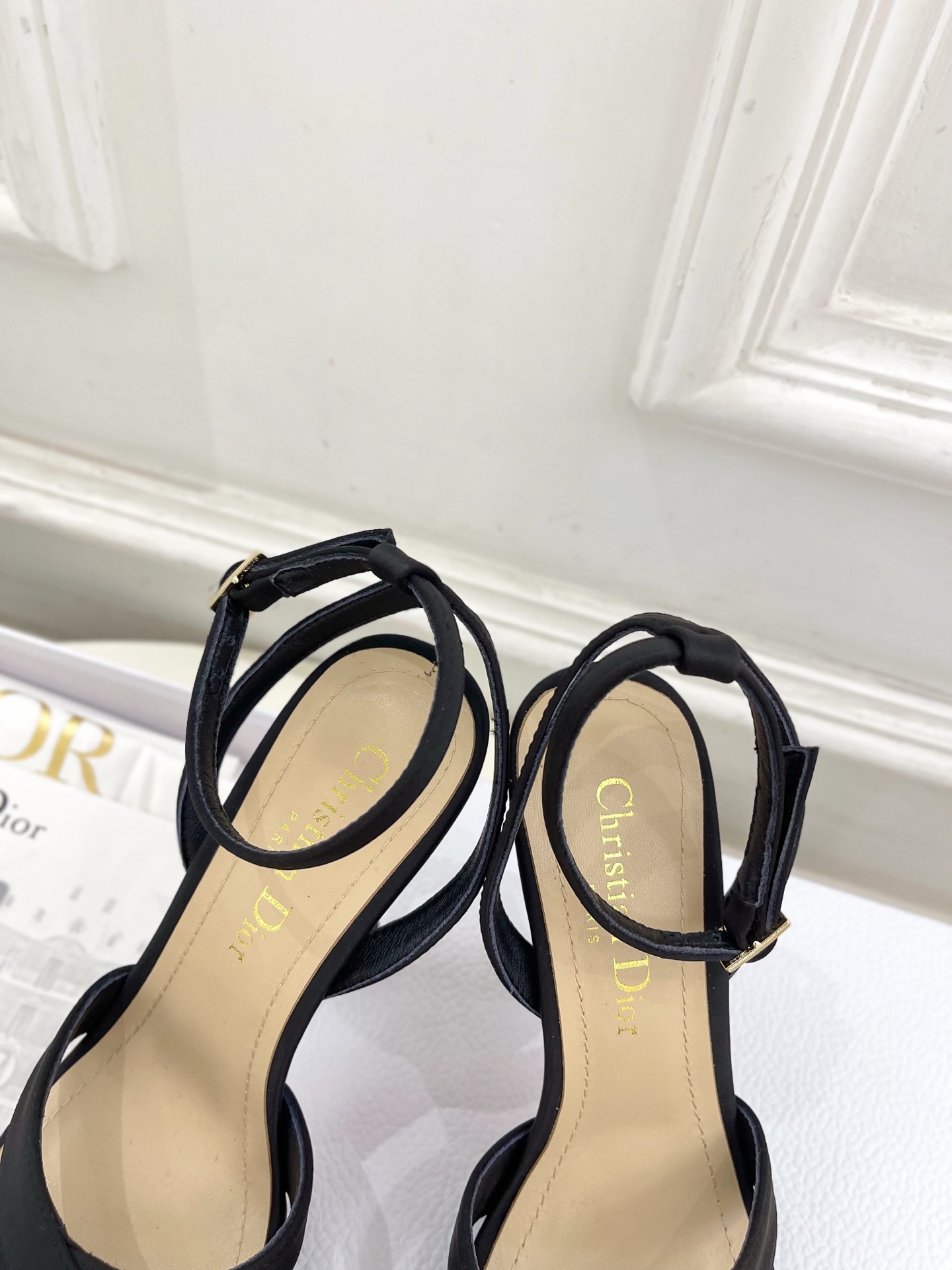 Dior |  迪奥 25 𝐬𝐬 

🧡💚2025春夏新品 顶级版本⚠️
专柜主打新款 Dior Tri