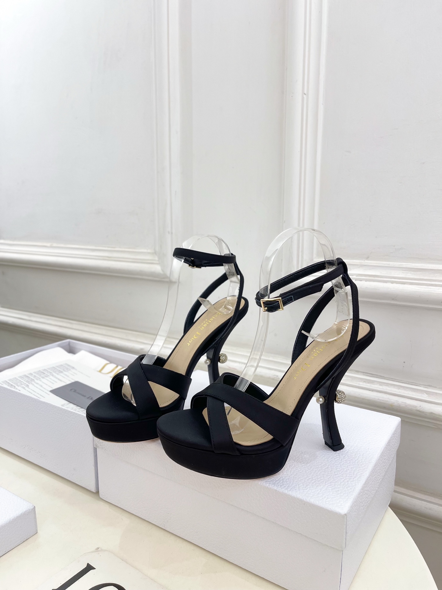 Dior |  迪奥 25 𝐬𝐬 

🧡💚2025春夏新品 顶级版本⚠️
专柜主打新款 Dior Tri