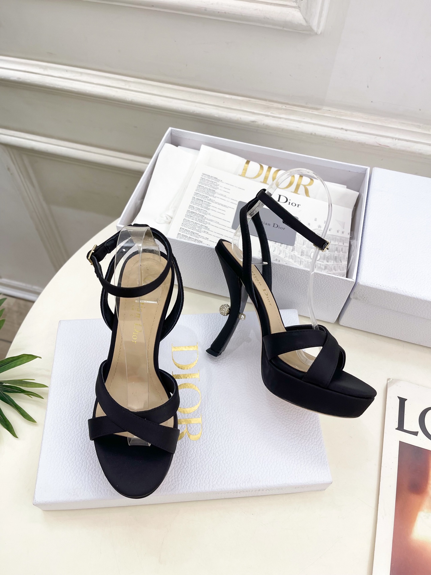 Dior |  迪奥 25 𝐬𝐬 

🧡💚2025春夏新品 顶级版本⚠️
专柜主打新款 Dior Tri
