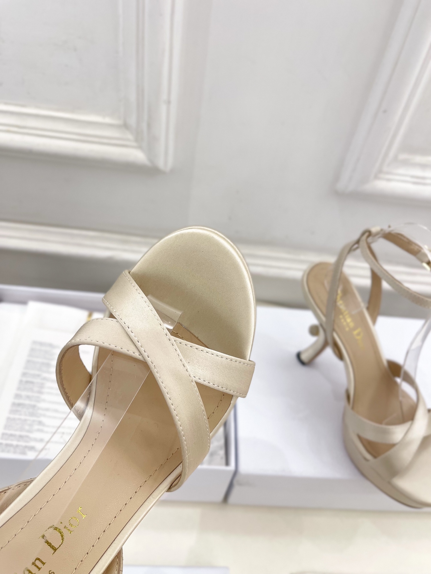 Dior |  迪奥 25 𝐬𝐬 

🧡💚2025春夏新品 顶级版本⚠️
专柜主打新款 Dior Tri