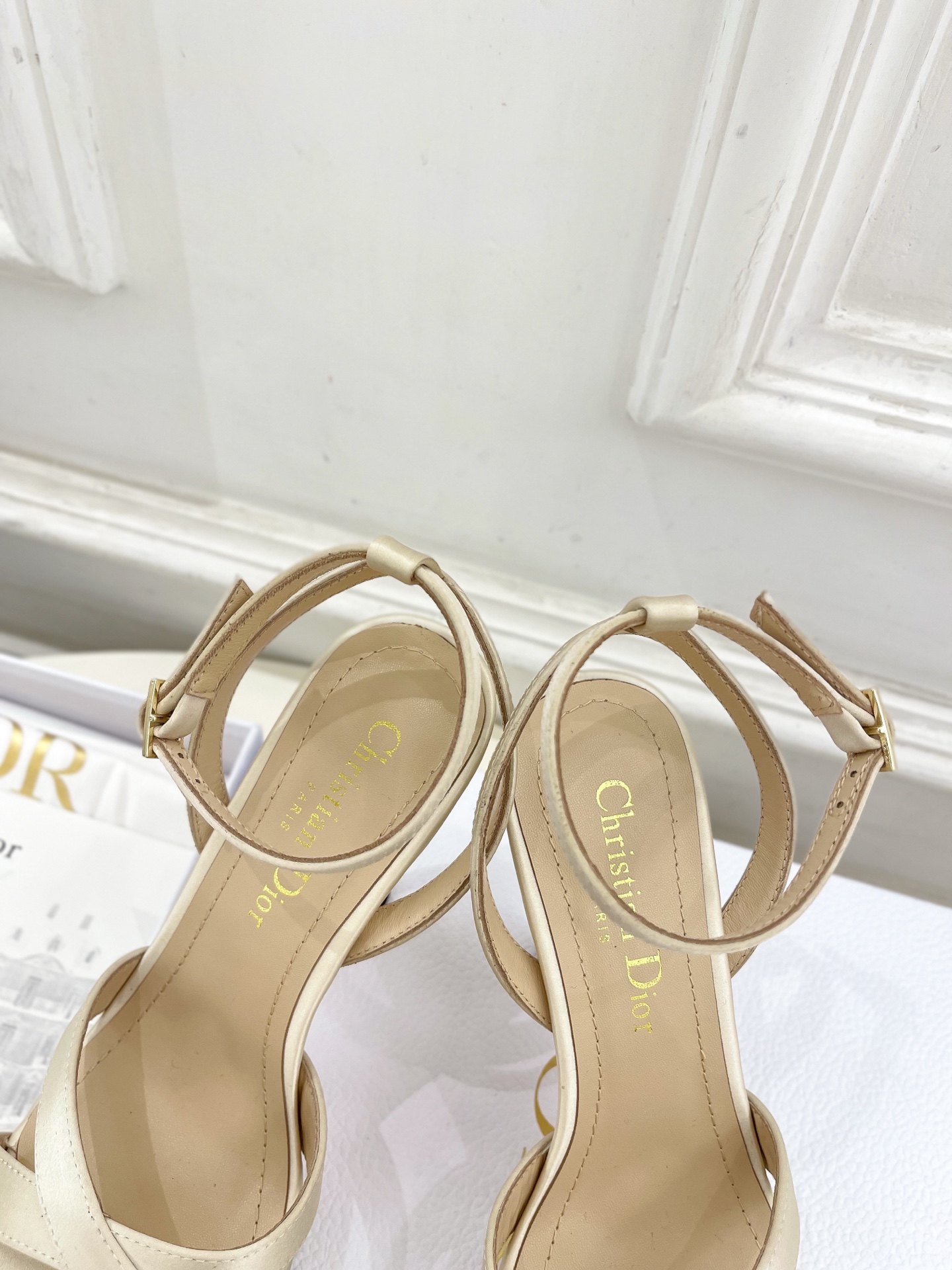 Dior |  迪奥 25 𝐬𝐬 

🧡💚2025春夏新品 顶级版本⚠️
专柜主打新款 Dior Tri