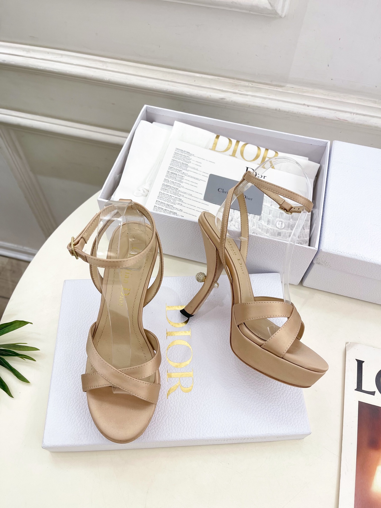 Dior |  迪奥 25 𝐬𝐬 

🧡💚2025春夏新品 顶级版本⚠️
专柜主打新款 Dior Tri