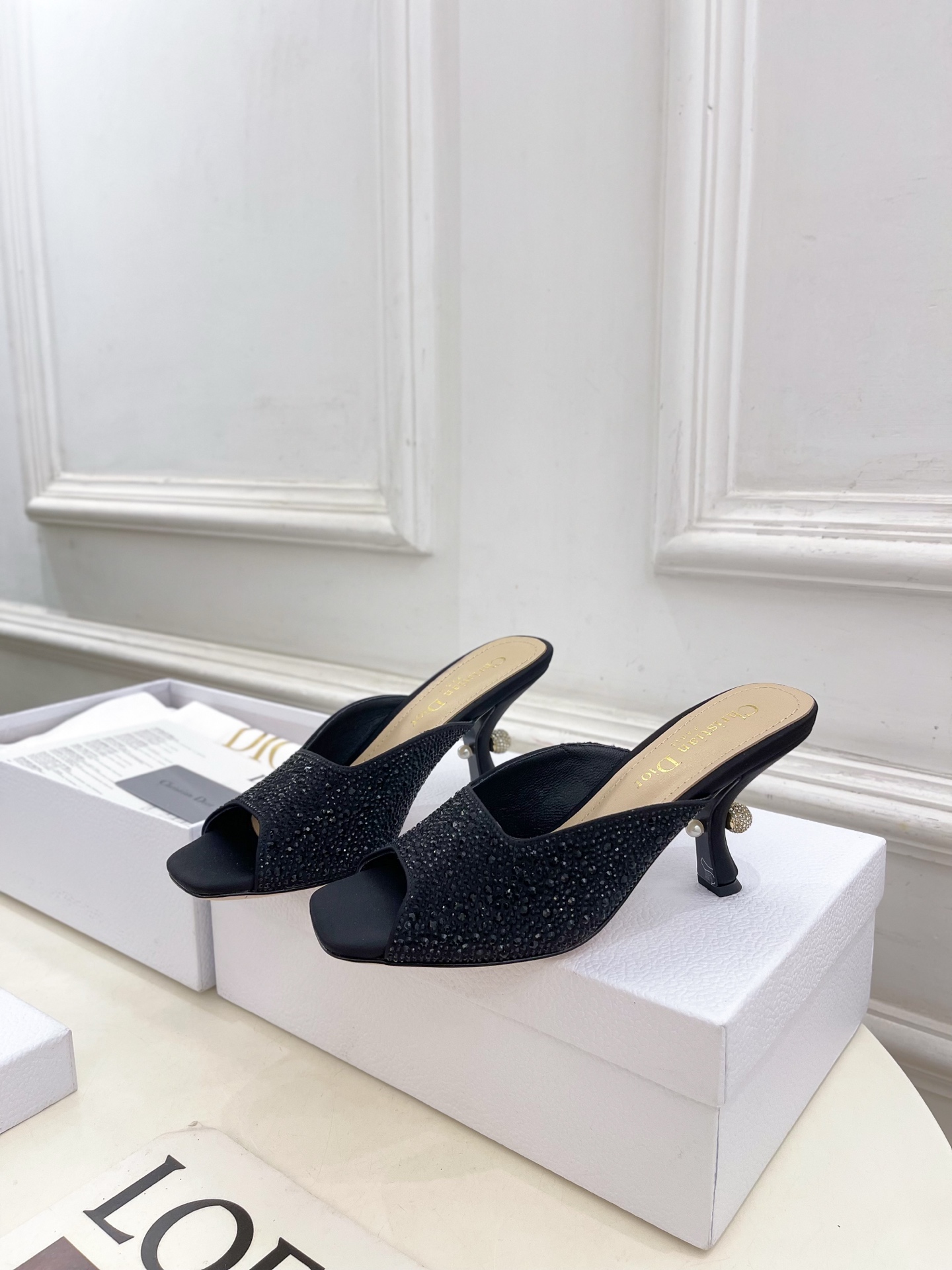 Dior |  迪奥 25 𝐬𝐬 

🧡💚2025春夏新品 顶级版本⚠️
专柜主打新款 Dior Tri