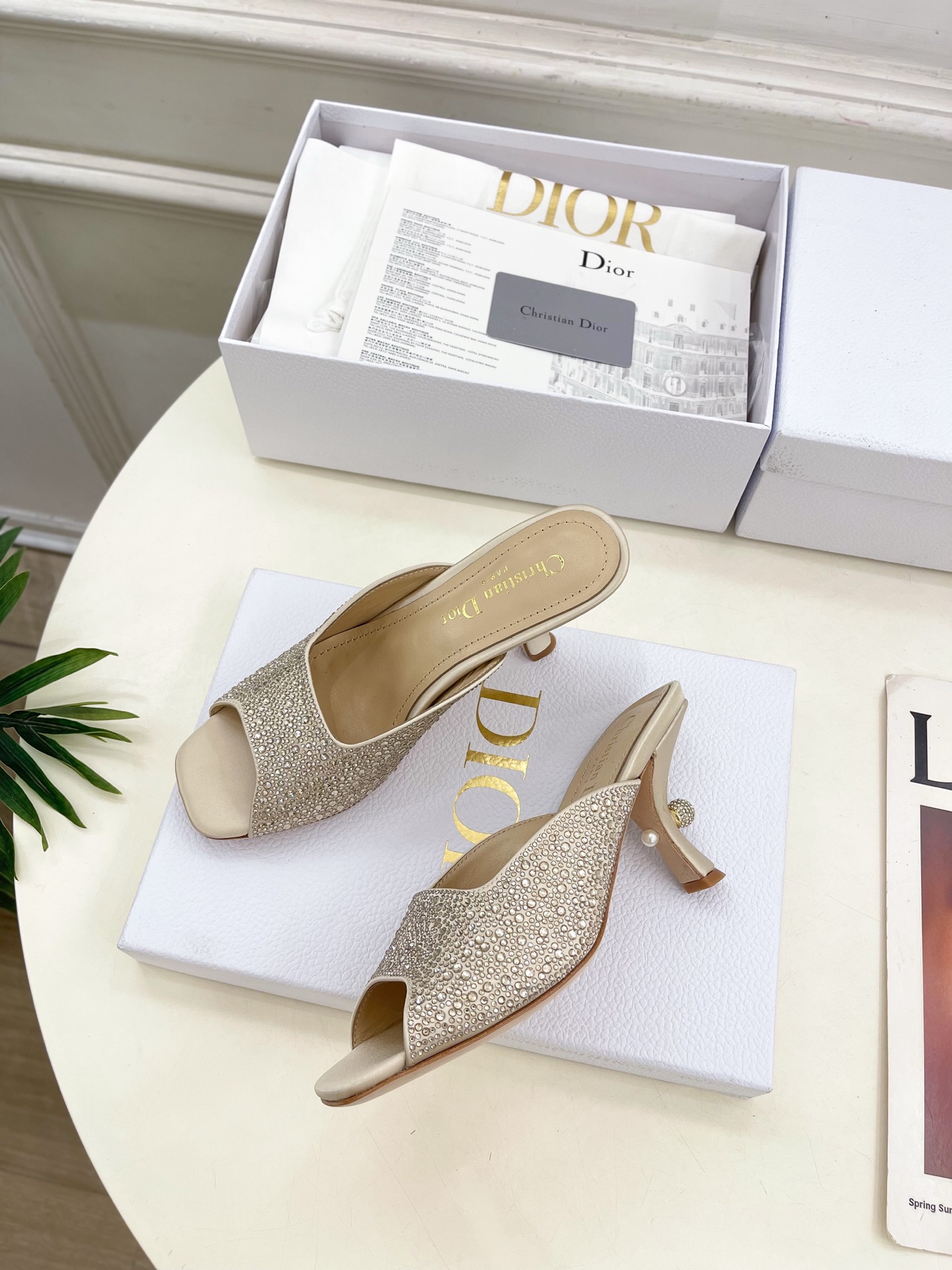 Dior |  迪奥 25 𝐬𝐬 

🧡💚2025春夏新品 顶级版本⚠️
专柜主打新款 Dior Tri