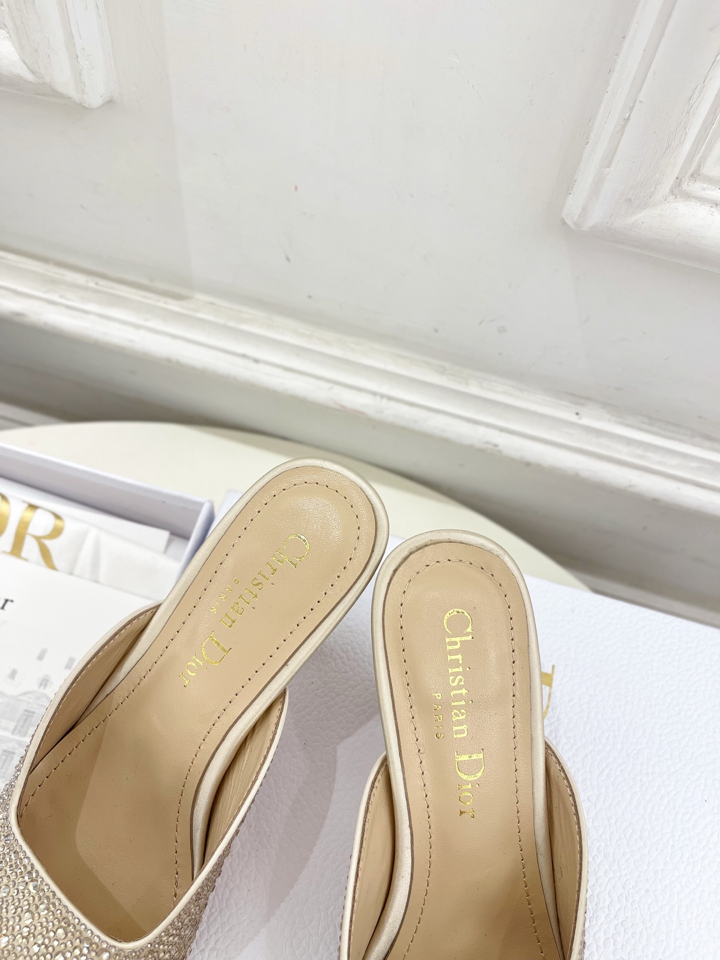 Dior |  迪奥 25 𝐬𝐬 

🧡💚2025春夏新品 顶级版本⚠️
专柜主打新款 Dior Tri