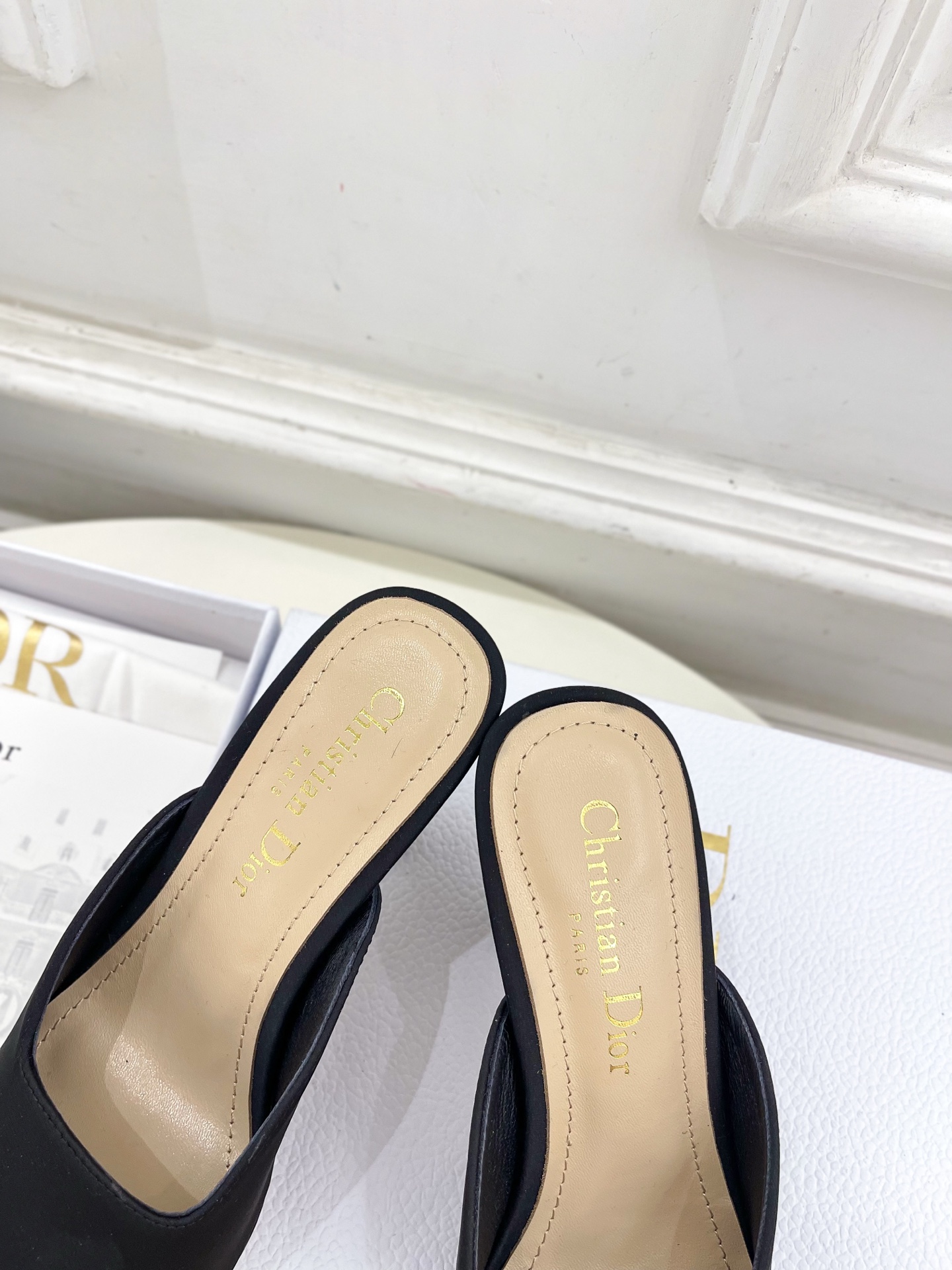 Dior |  迪奥 25 𝐬𝐬 

🧡💚2025春夏新品 顶级版本⚠️
专柜主打新款 Dior Tri