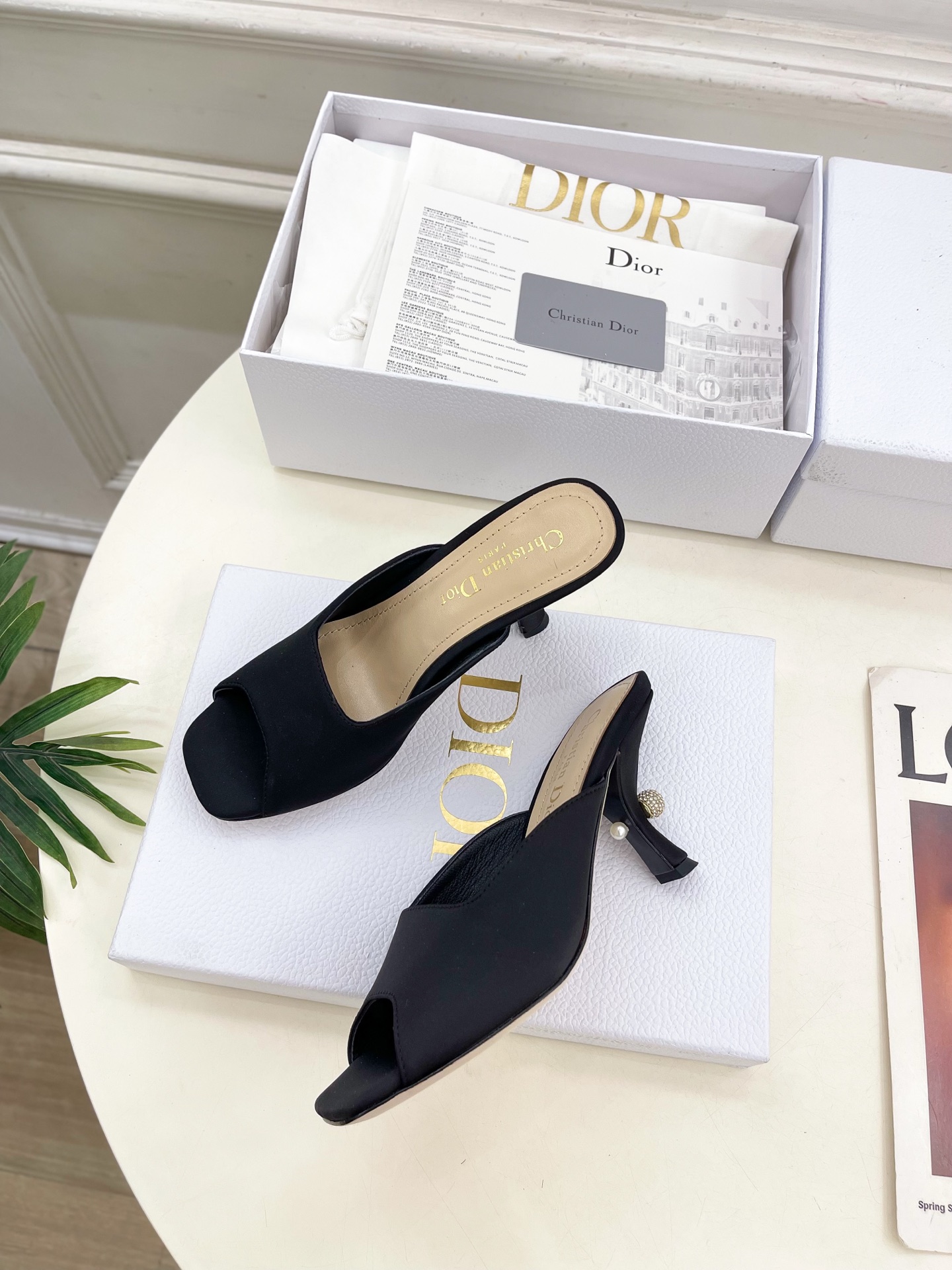 Dior |  迪奥 25 𝐬𝐬 

🧡💚2025春夏新品 顶级版本⚠️
专柜主打新款 Dior Tri