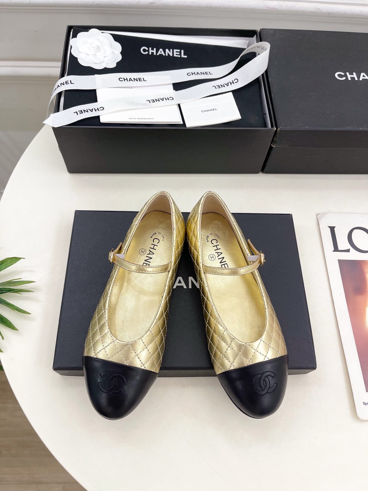 NO:414283,| Xiaoxiang 25 2025 Spring and Summer New Products The Little Xiang Lingge Color Bundle Mary Jane Shoes Series is launched. The most outstanding person in the BS fashion circle. The matching will interpret the meticulous, minimalist, and never faded classic elements. Show the unique style of dressing so beautiful that there is nothing to say. A must-have for summer... ━━━━━━━━━━━━━━━━━━━━━━━━━━━━━━━━━━━━━━━━━━━━━━━━━━━━━━━━━━━━━━━━━━━━━━━━━━━━━━━━━Original high custom lambskin inner imported mixed-bred lambskin outsole original Italian leather outsole heel high flat sole shoe size: 35-39 (40.41 customization without return and exchange), single shoes, mary jane, sheepskin, Leather soles19860909| 小香 25 2025 春夏新品 小香菱格拼色玛丽珍鞋系列上新 BS时尚圈的绝绝子 搭配将演绎着细致 极简 永不褪去的经典元素 展现与众不同的穿搭风格美到无话可说 夏季必入款…… ━━━━━ t ━━━━━  鞋面原版高定制小羊皮 内里进口混种羊皮里 大底原版意大利真皮大底 跟高平底 鞋码: 35-39（40.41定制不退换）,单鞋,mary jane,sheepskin,Leather soles,Women's Shoes