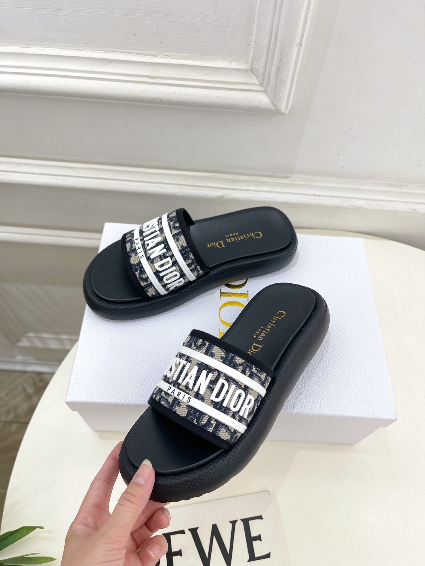 Dior |  迪奥  25𝐬𝐬 

🧡💚2025 早春新品 顶级版本⚠️
专柜主打新款 经典刺绣立体滴