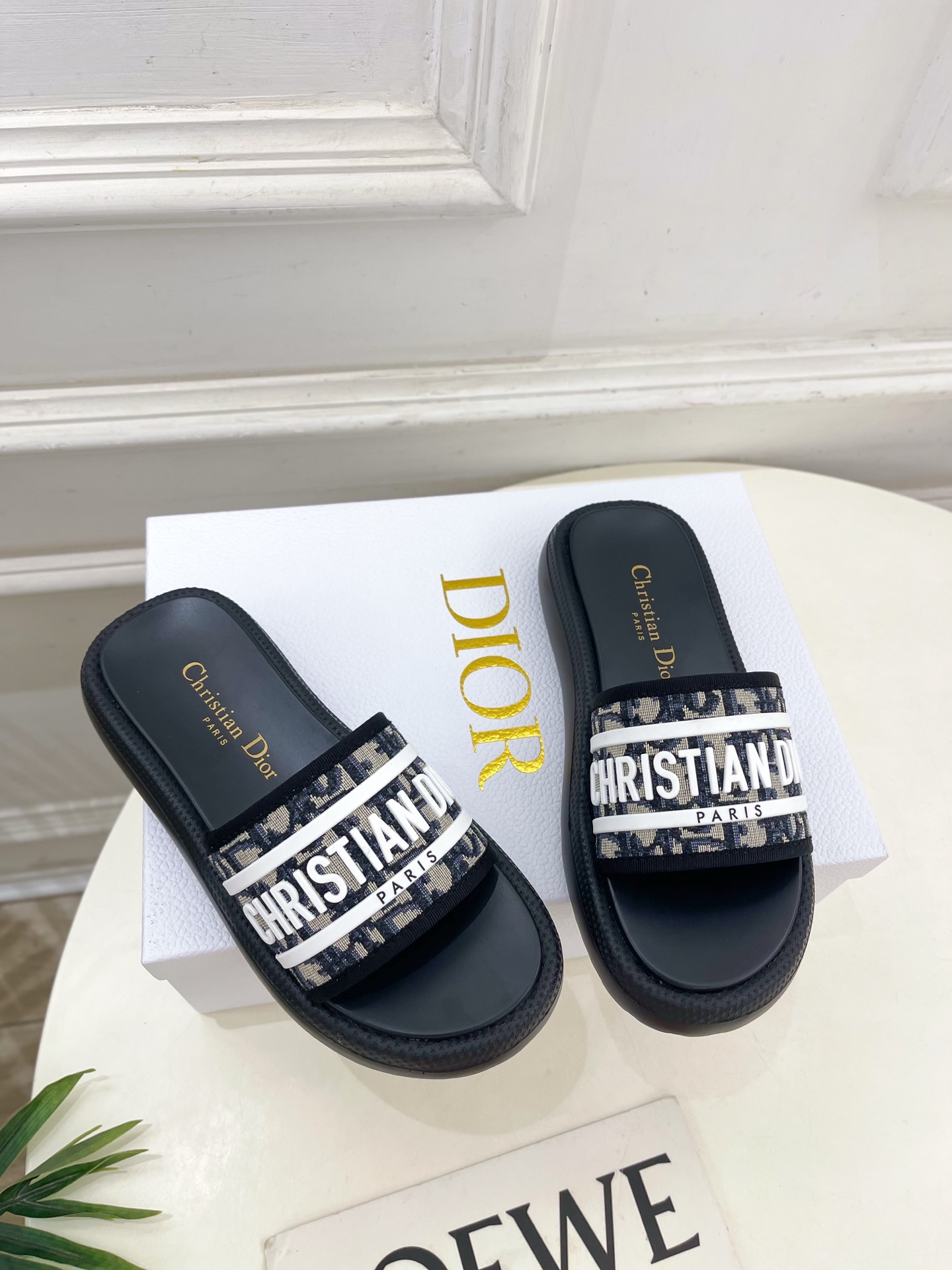 Dior |  迪奥  25𝐬𝐬 

🧡💚2025 早春新品 顶级版本⚠️
专柜主打新款 经典刺绣立体滴