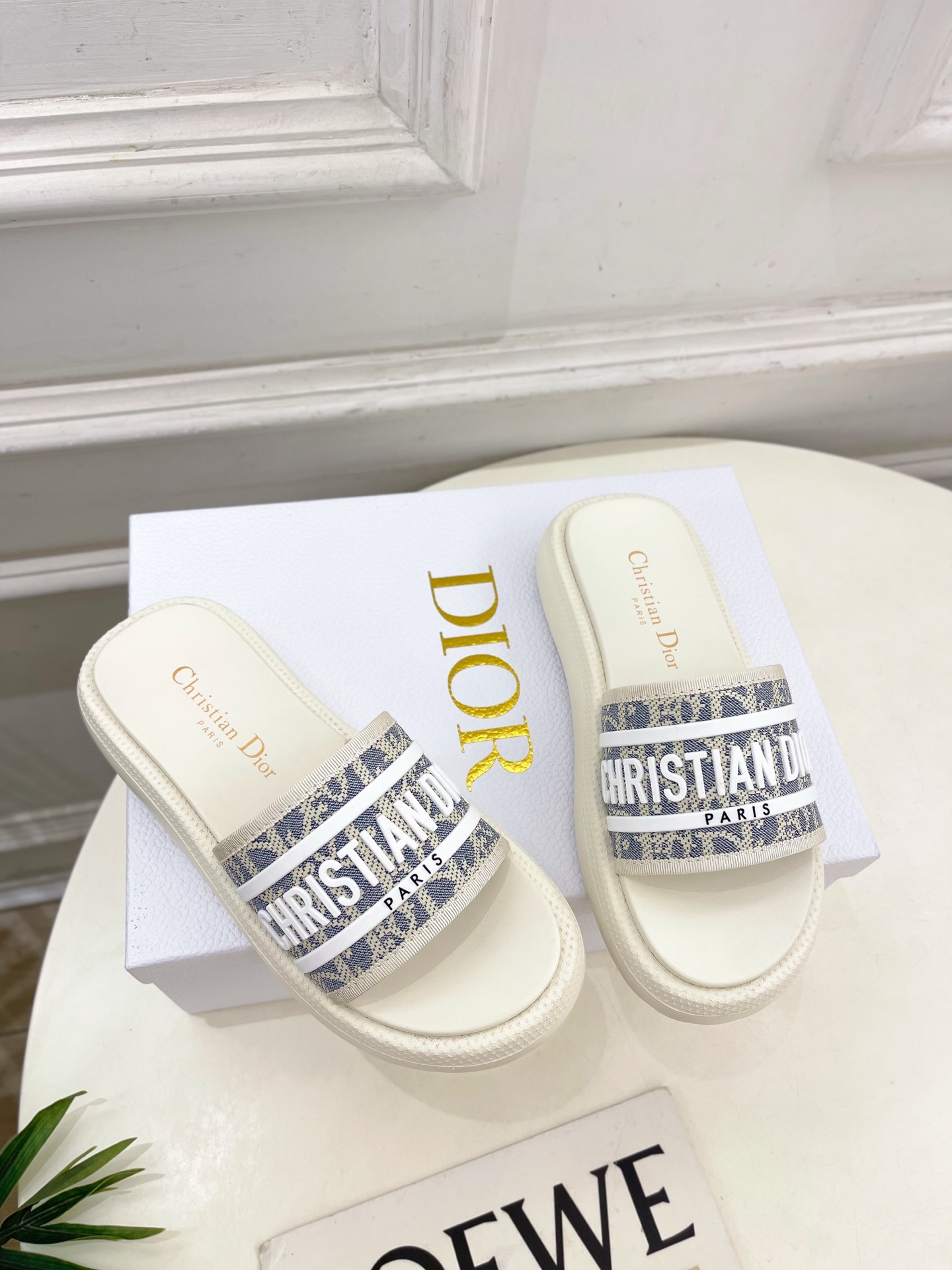 Dior |  迪奥  25𝐬𝐬 

🧡💚2025 早春新品 顶级版本⚠️
专柜主打新款 经典刺绣立体滴
