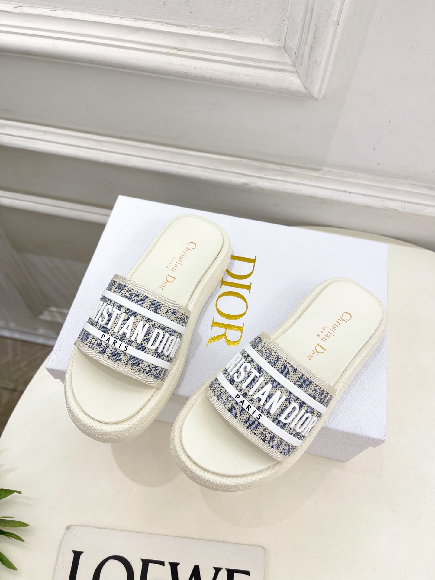 Dior |  迪奥  25𝐬𝐬 

🧡💚2025 早春新品 顶级版本⚠️
专柜主打新款 经典刺绣立体滴