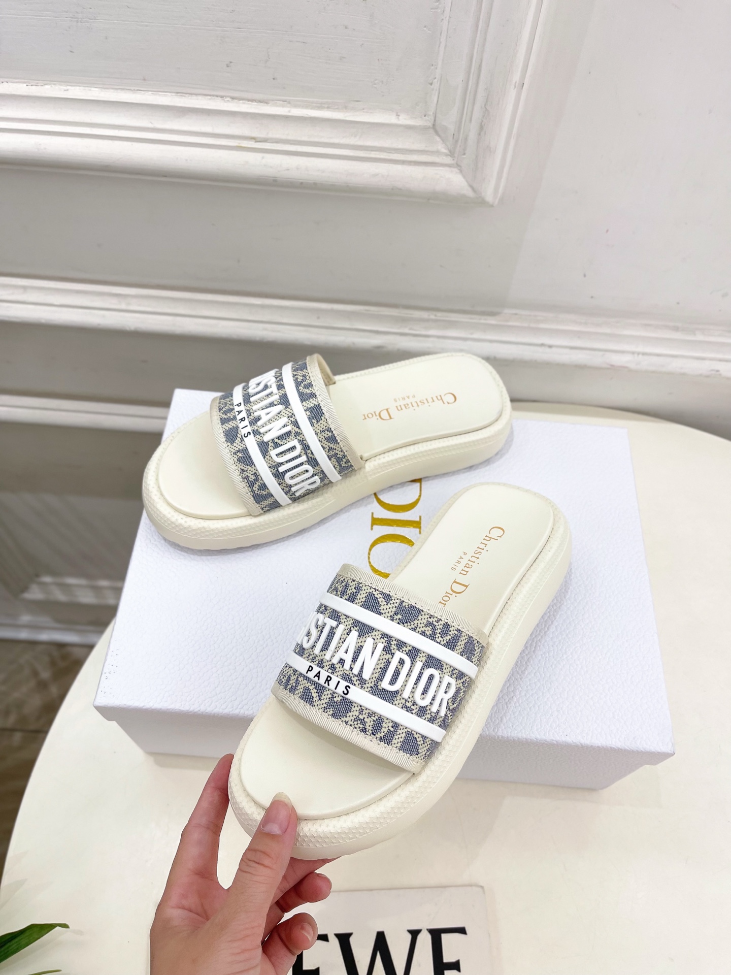 Dior |  迪奥  25𝐬𝐬 

🧡💚2025 早春新品 顶级版本⚠️
专柜主打新款 经典刺绣立体滴