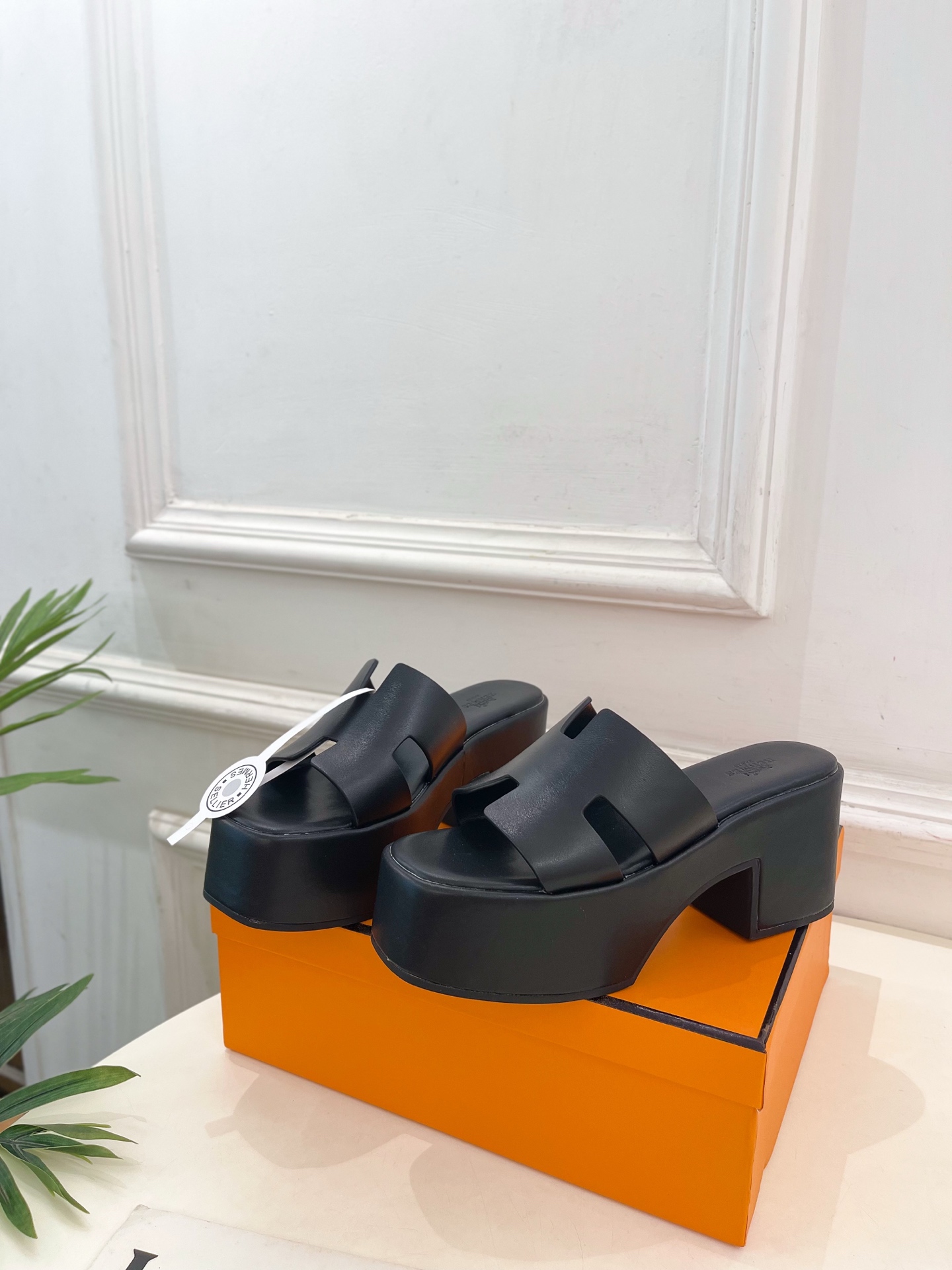 🐎𝐇𝐄𝐑𝐌𝐄* 爱玛仕 25𝐬𝐬 

🌈2025春夏新品 专柜新款 Jam 30 H型厚底凉拖鞋系列〰
