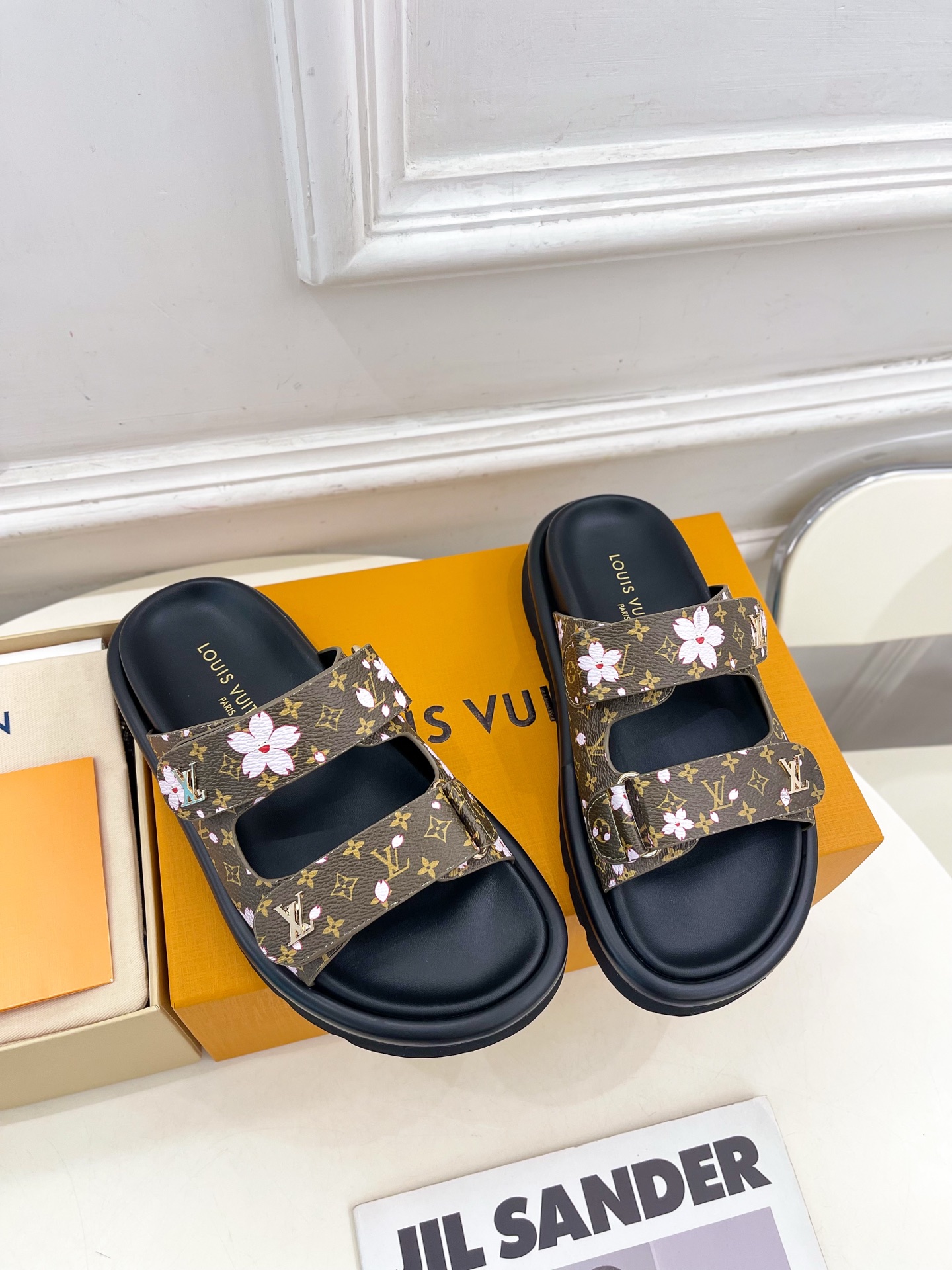 LV  | 路易威登   25𝐬𝐬 

🧡💚2025春夏新品   顶级版本⚠️
专柜主打经典双扣带老花休