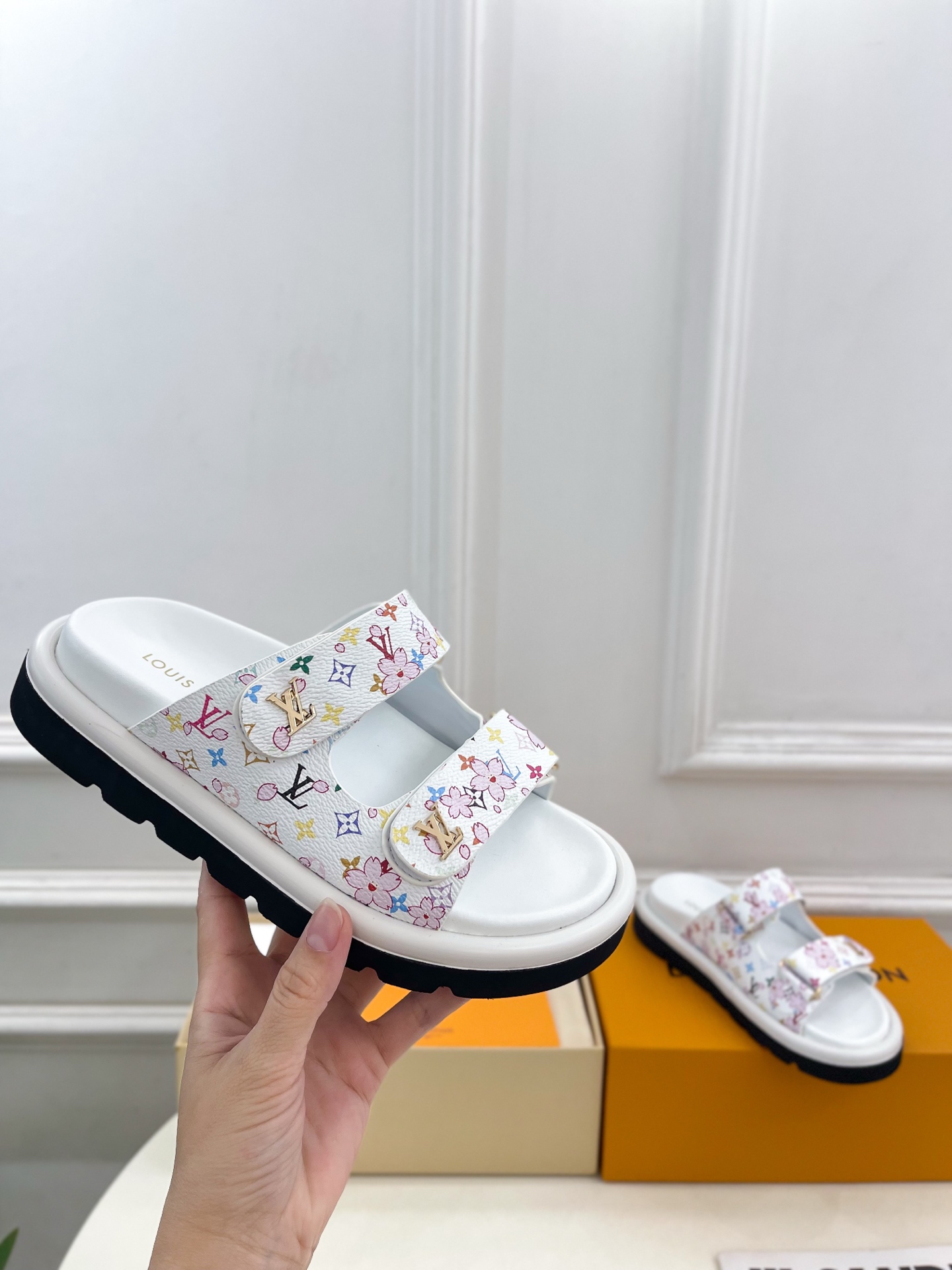 LV  | 路易威登   25𝐬𝐬 

🧡💚2025春夏新品   顶级版本⚠️
专柜主打经典双扣带老花休