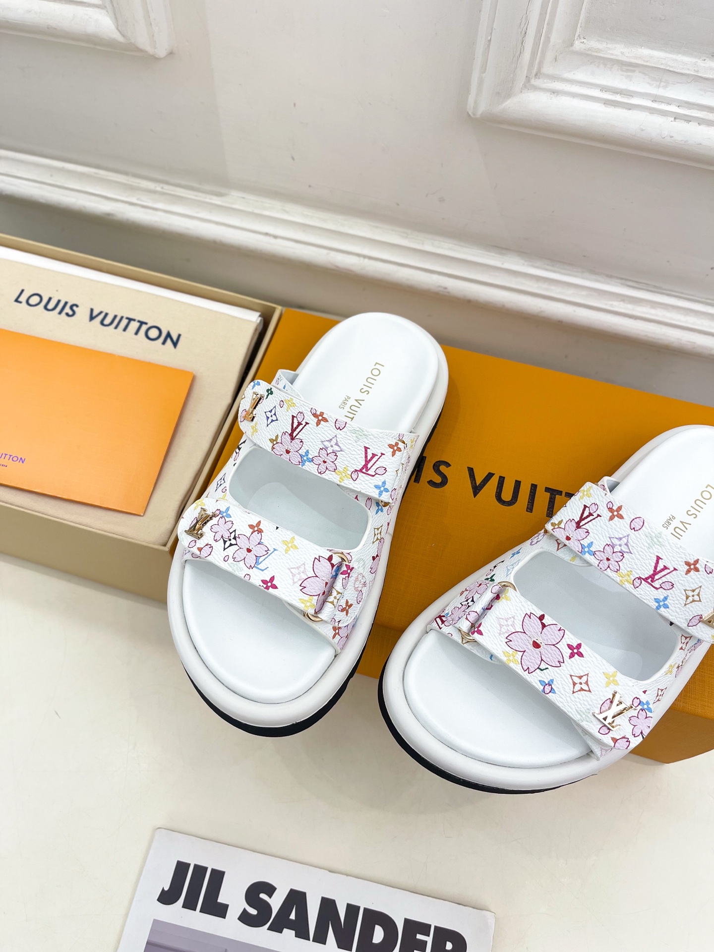 LV  | 路易威登   25𝐬𝐬 

🧡💚2025春夏新品   顶级版本⚠️
专柜主打经典双扣带老花休