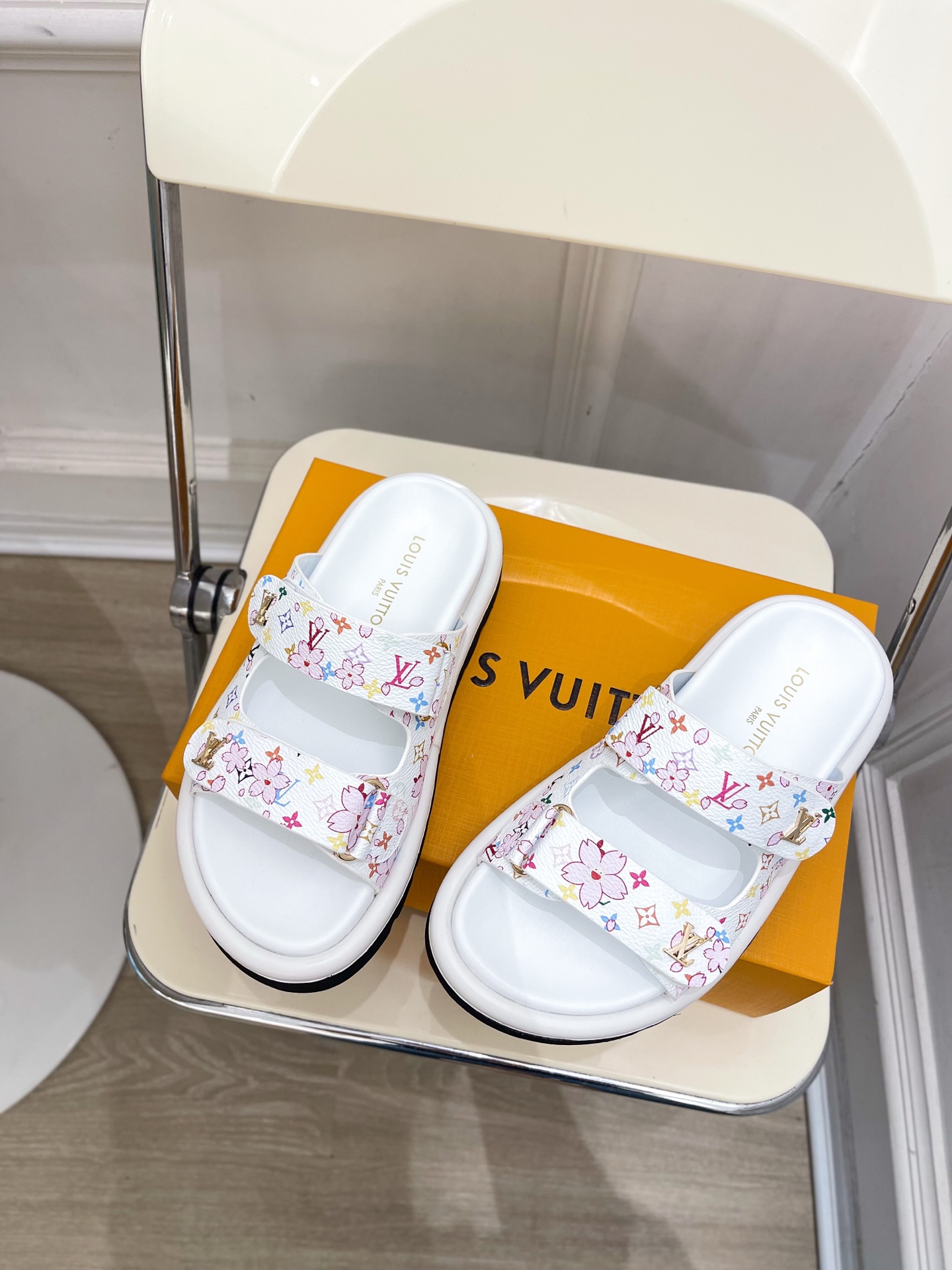 LV  | 路易威登   25𝐬𝐬 

🧡💚2025春夏新品   顶级版本⚠️
专柜主打经典双扣带老花休