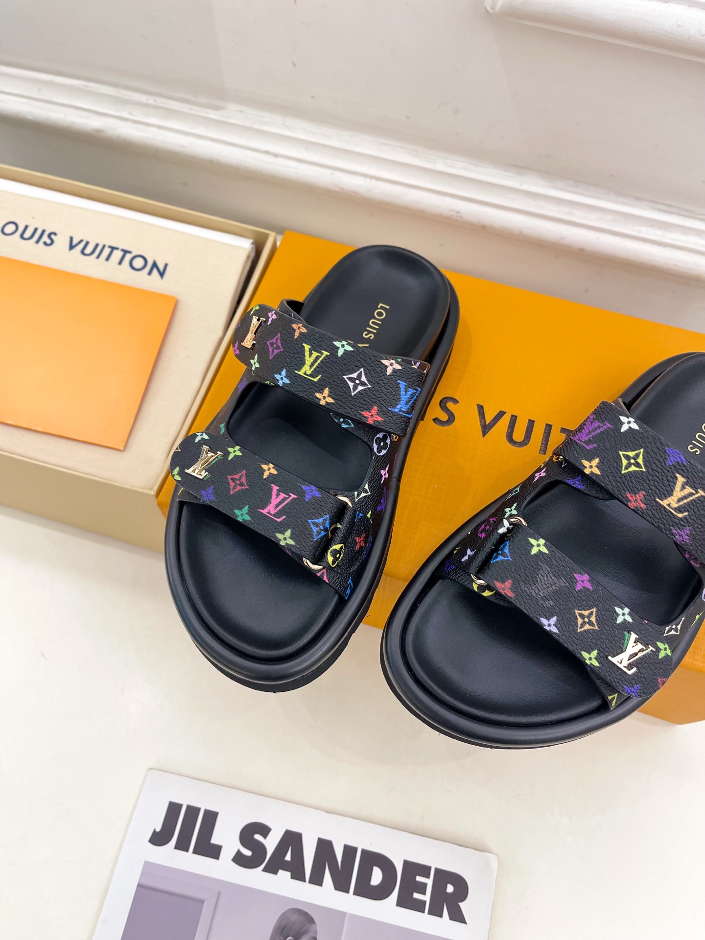 LV  | 路易威登   25𝐬𝐬 

🧡💚2025春夏新品   顶级版本⚠️
专柜主打经典双扣带老花休