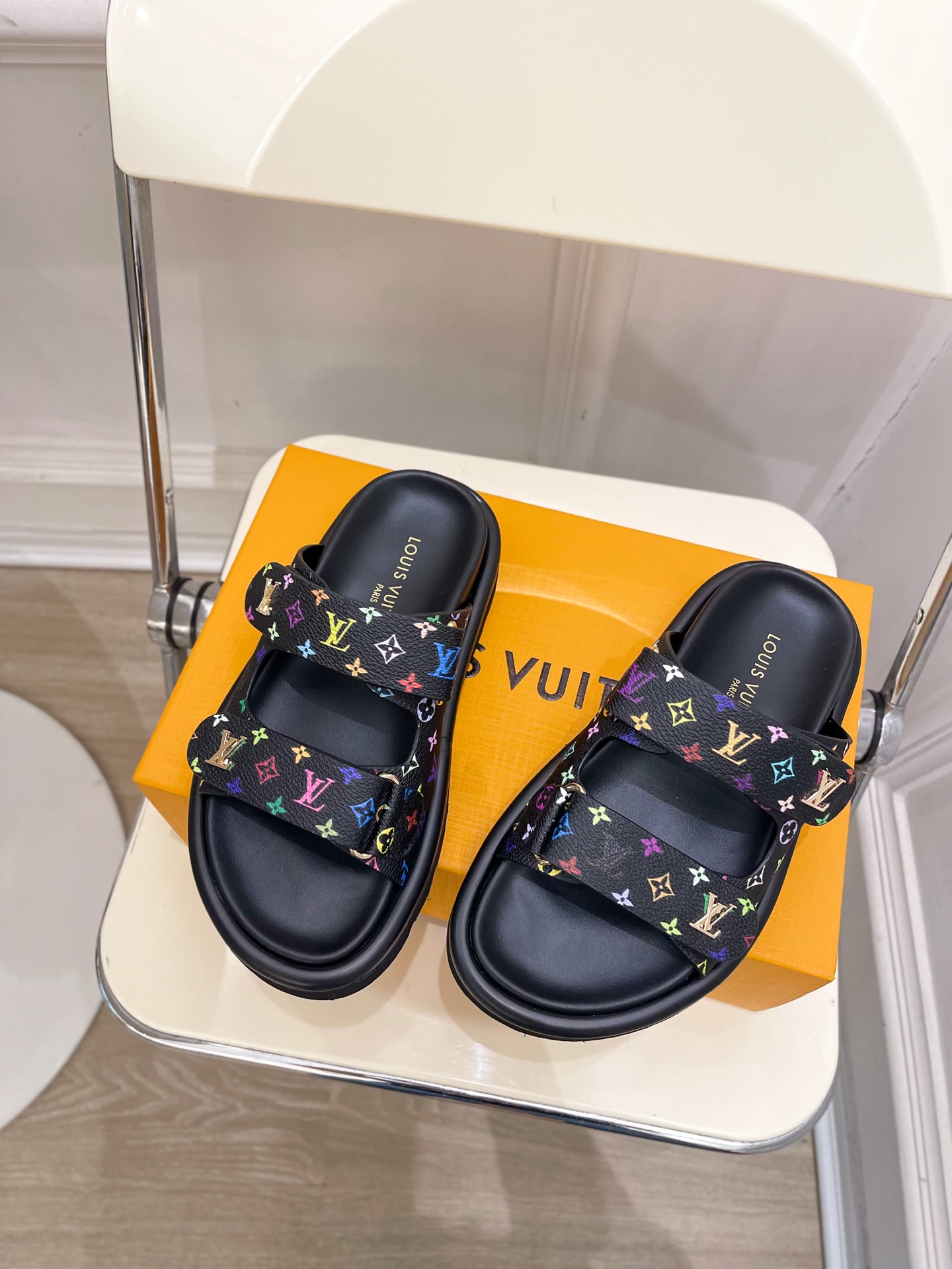 LV  | 路易威登   25𝐬𝐬 

🧡💚2025春夏新品   顶级版本⚠️
专柜主打经典双扣带老花休