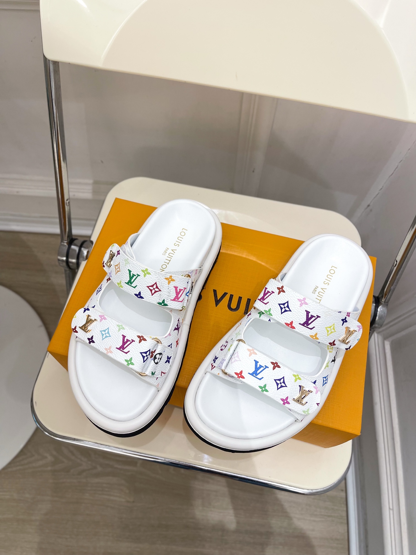 LV  | 路易威登   25𝐬𝐬 

🧡💚2025春夏新品   顶级版本⚠️
专柜主打经典双扣带老花休