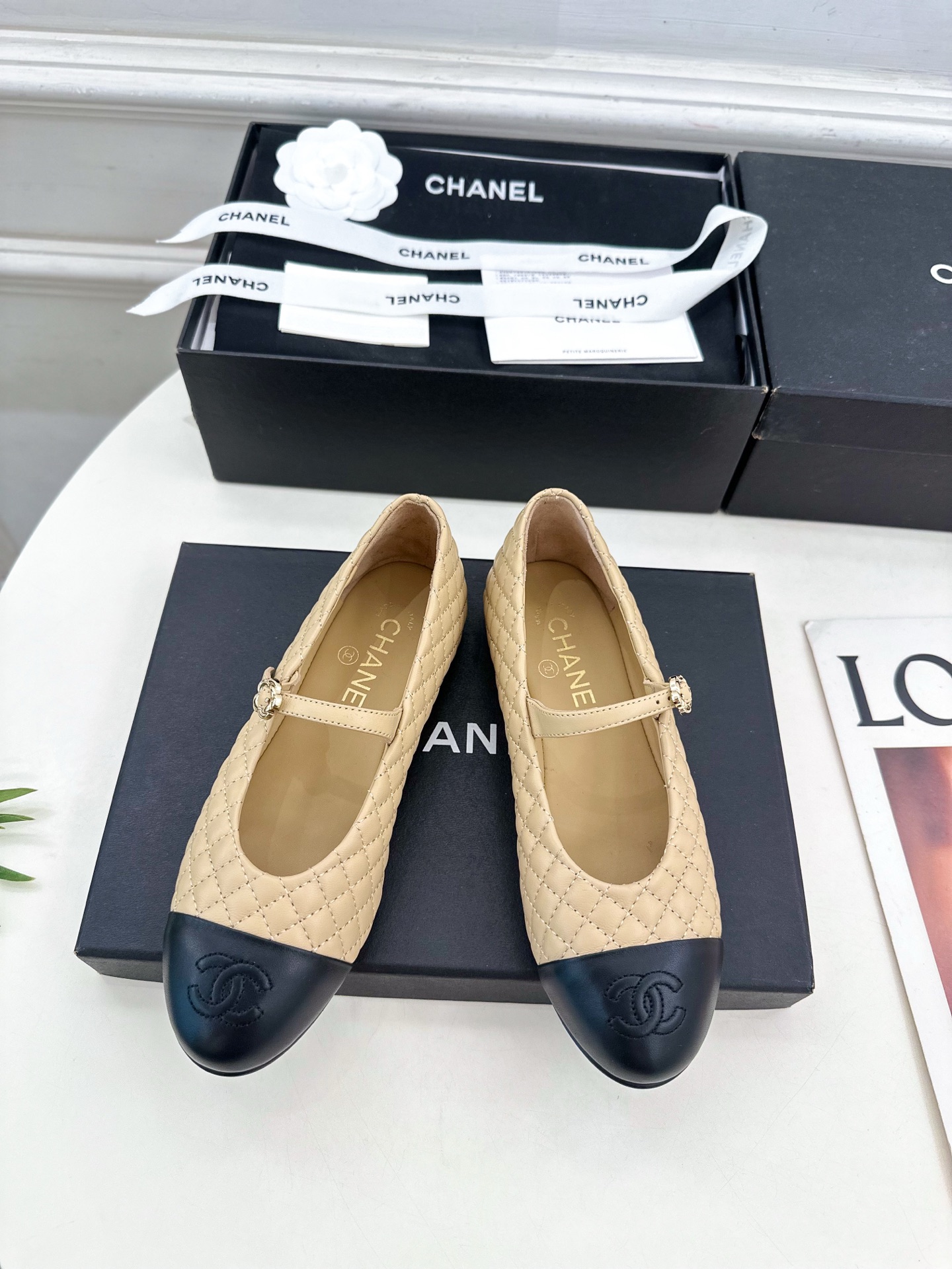 NO:420841,| Xiaoxiang 25 2025 Spring and Summer New Products The Little Xiang Lingge Color Bundle Mary Zhen Shoes Series is launched. The most outstanding person in the BS fashion circle. The matching will interpret the meticulous, minimalist, and never faded classic elements. Show the unique style of dressing so beautiful that there is nothing to say. A must-have for summer... ━━━━━━━━━━━━━━━━━━━━━━━━━━━━━━━━━━━━━━━━━━━━━━━━━━━━━━━━━━━━━━━━━━━━━━━━━━━━━━━━━━━━━━━━━━━━━━━━━━━━━━━━━━━━━━━━━━━━━━━━━━━━━━━━━━━━━━━━━━━�19860909| 小香 25 2025 春夏新品 小香菱格拼色玛丽珍鞋系列上新 BS时尚圈的绝绝子 搭配将演绎着细致 极简 永不褪去的经典元素 展现与众不同的穿搭风格美到无话可说 夏季必入款…… ━━━━━ t ━━━━━  鞋面原版高定制小羊皮 内里进口混种羊皮里 大底原版意大利真皮大底 跟高平底 鞋码: 35-39（40.41定制不退换）,玛丽珍,mary jane,sheepskin,Leather soles,Women's Shoes