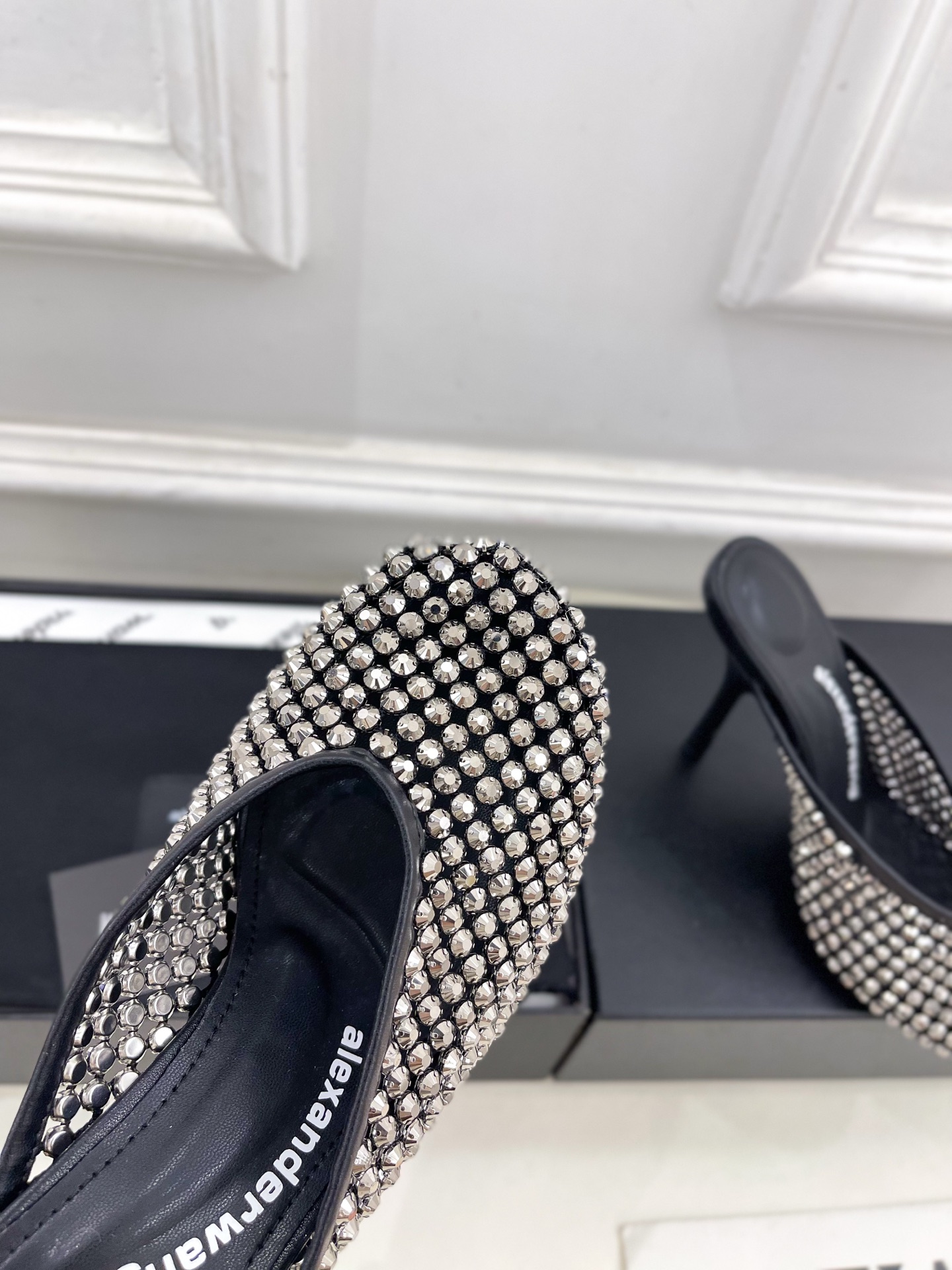 Alexander wang 亚力山•大王

2025春夏新品  大王水钻面网高跟包头拖鞋
——————