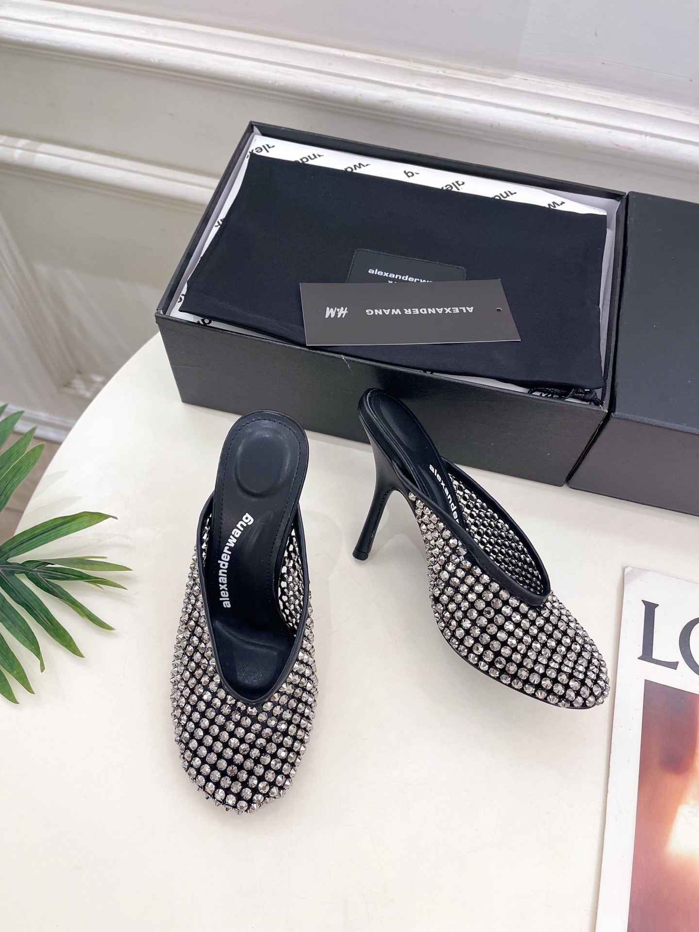 Alexander wang 亚力山•大王

2025春夏新品  大王水钻面网高跟包头拖鞋
——————