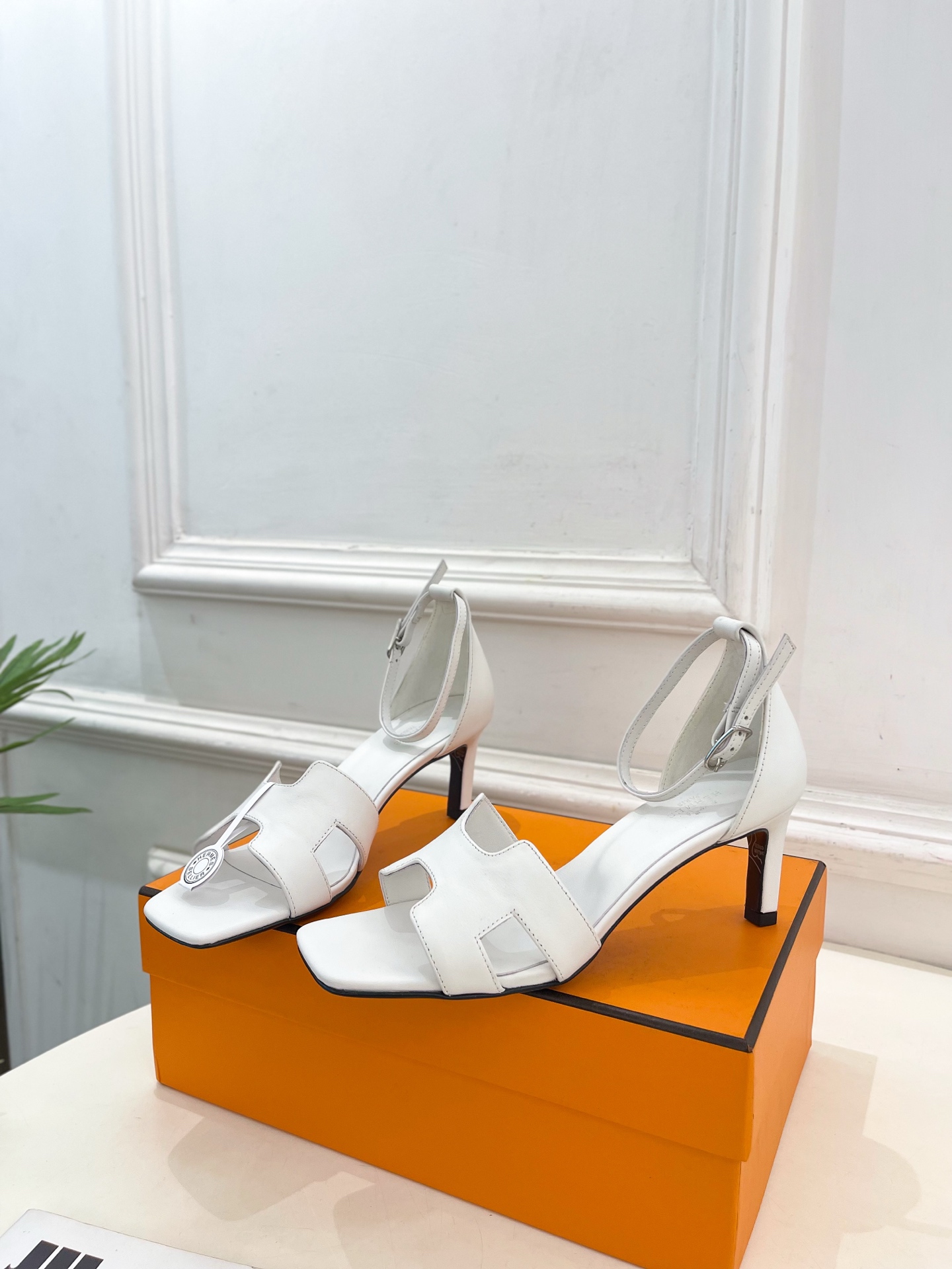 🐎𝐇𝐄𝐑𝐌𝐄* 爱玛仕 25𝐬𝐬 

🌈2025春夏新品 专柜新款 Joy 70高跟凉鞋系列〰

◽鞋面