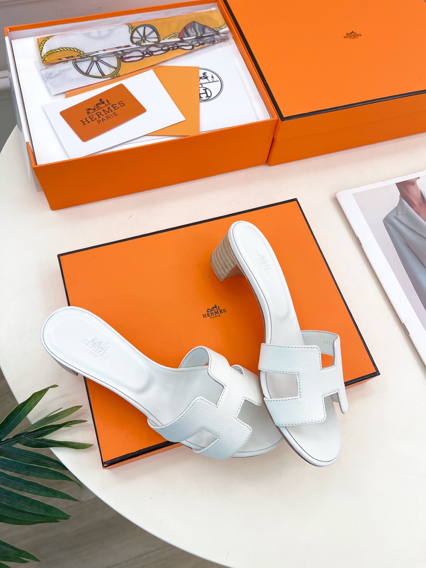 🐎𝐇𝐄𝐑𝐌𝐄* 爱玛仕 25𝐬𝐬 

🌈2025春夏新品 专柜新款 经典H型Oasis粗跟拖鞋系列〰

