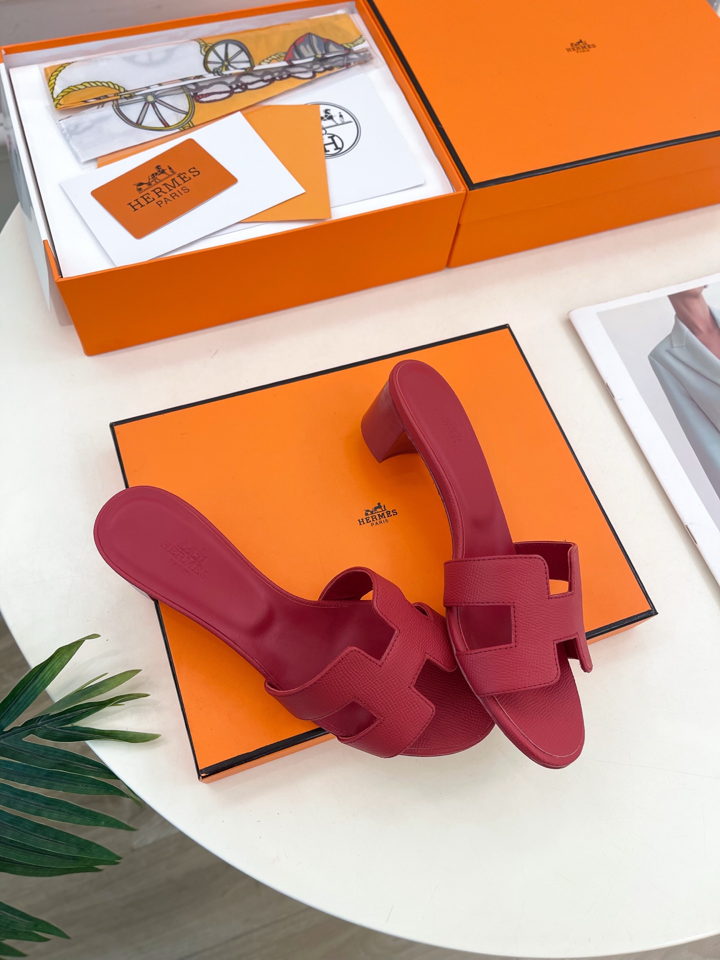 🐎𝐇𝐄𝐑𝐌𝐄* 爱玛仕 25𝐬𝐬 

🌈2025春夏新品 专柜新款 经典H型Oasis粗跟拖鞋系列〰

