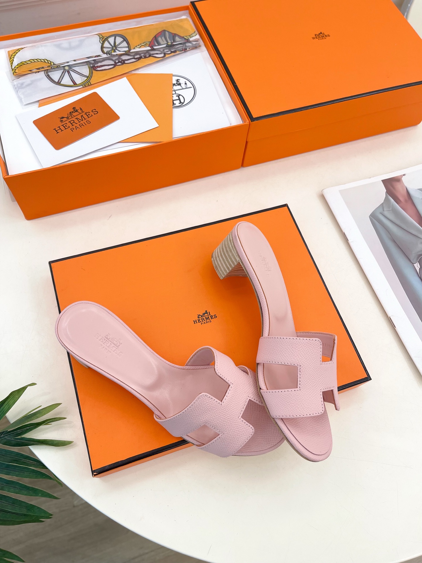 🐎𝐇𝐄𝐑𝐌𝐄* 爱玛仕 25𝐬𝐬 

🌈2025春夏新品 专柜新款 经典H型Oasis粗跟拖鞋系列〰

