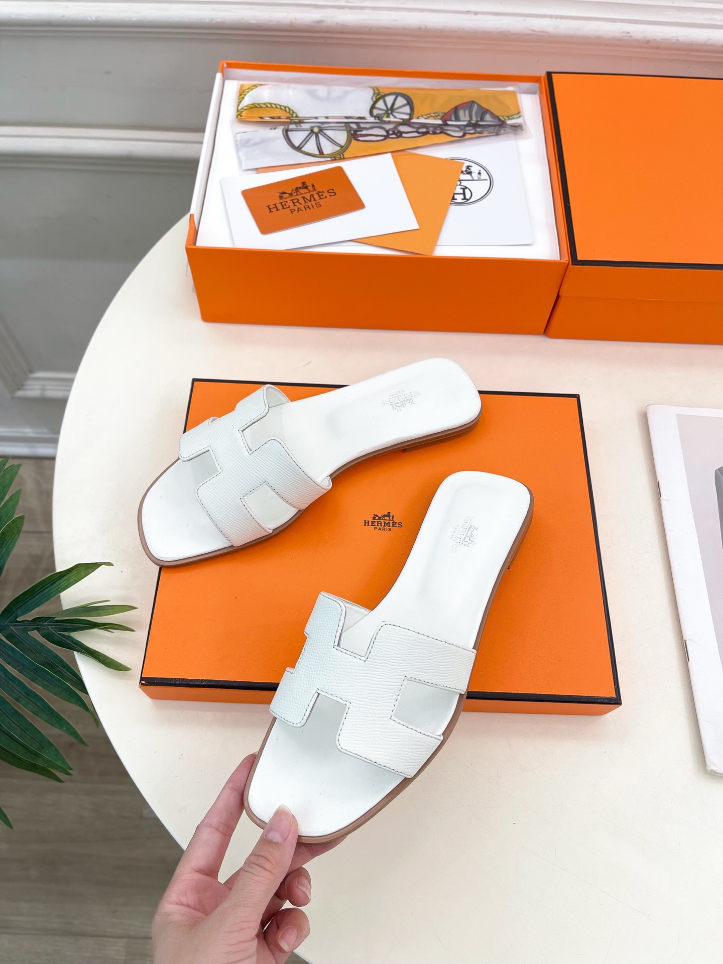 🐎𝐇𝐄𝐑𝐌𝐄* 爱玛仕 25𝐬𝐬 

🌈2025春夏新品 专柜新款 经典H型Oran平底拖鞋系列〰

◽