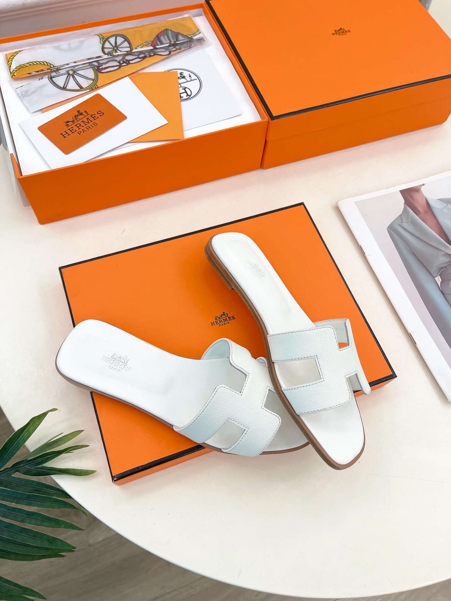🐎𝐇𝐄𝐑𝐌𝐄* 爱玛仕 25𝐬𝐬 

🌈2025春夏新品 专柜新款 经典H型Oran平底拖鞋系列〰

◽