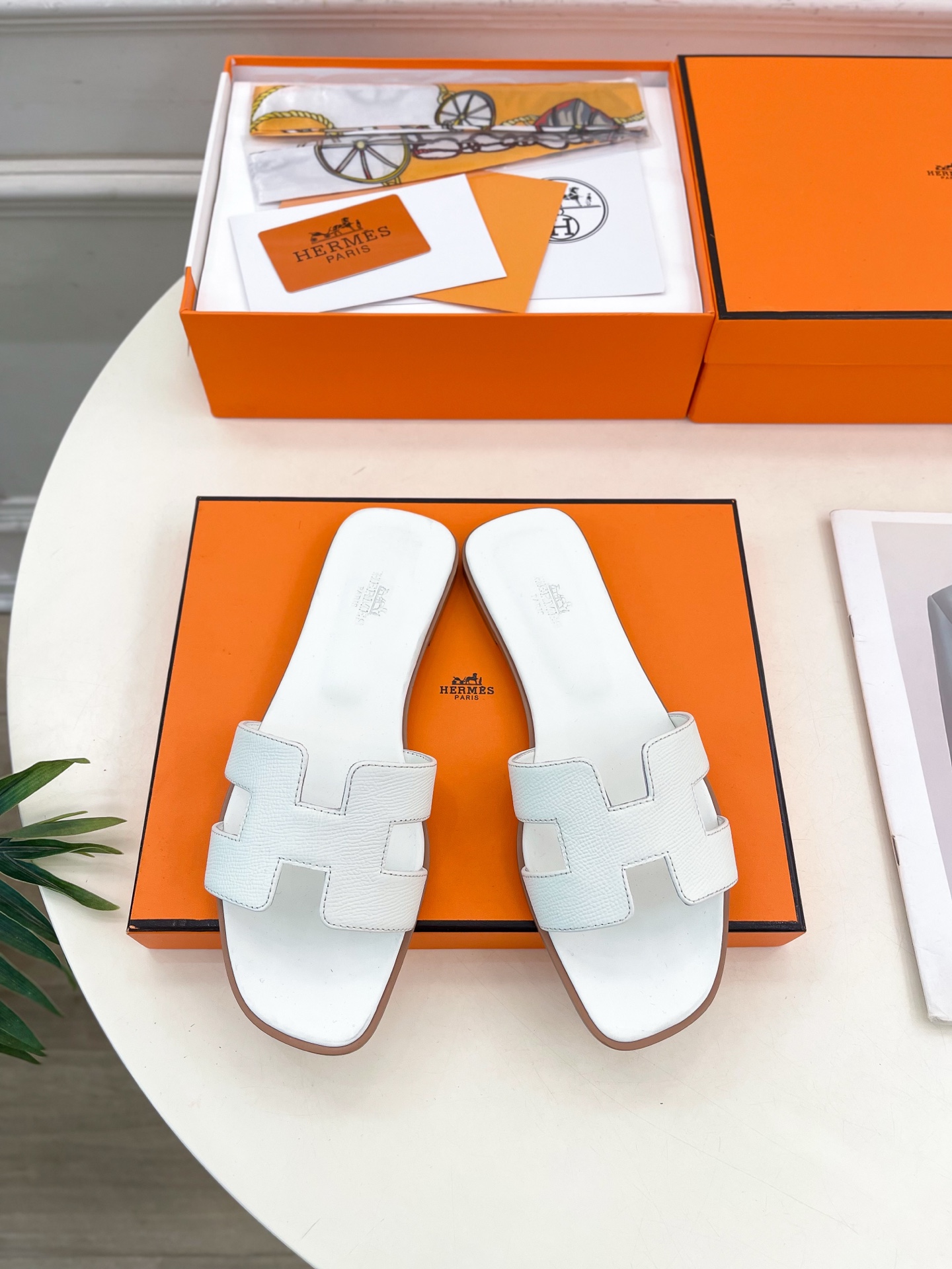 🐎𝐇𝐄𝐑𝐌𝐄* 爱玛仕 25𝐬𝐬 

🌈2025春夏新品 专柜新款 经典H型Oran平底拖鞋系列〰

◽